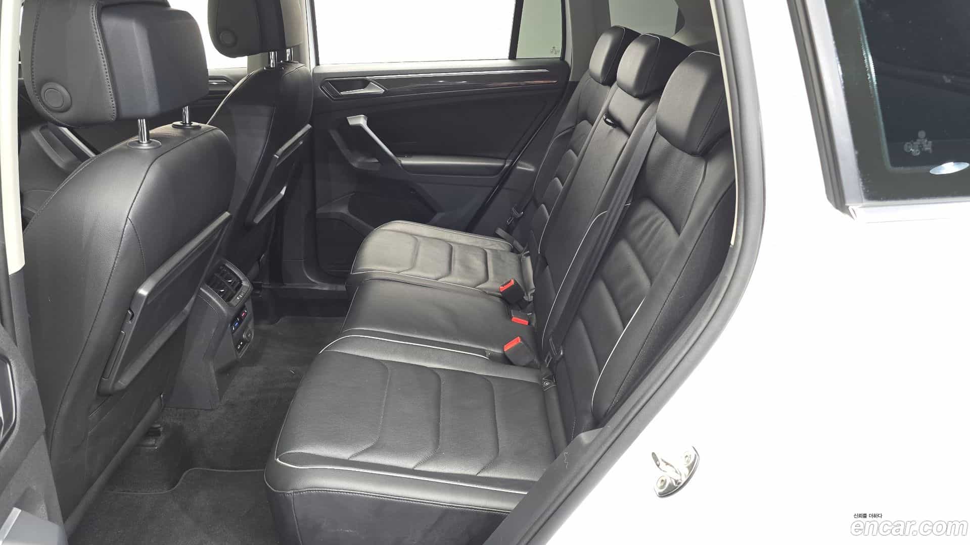 Tiguan Volkswagen 2019.10-OPTION-015
