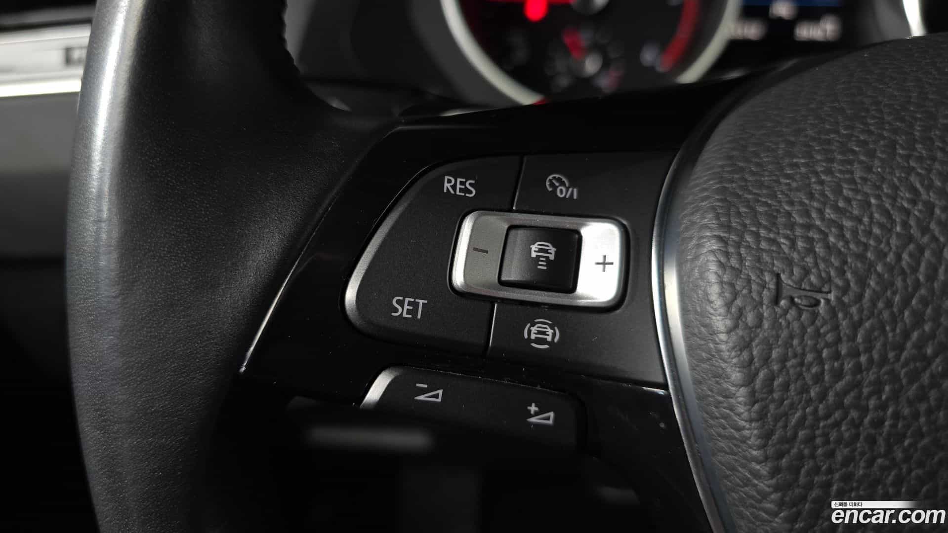 Tiguan Volkswagen 2019.10-OPTION-019