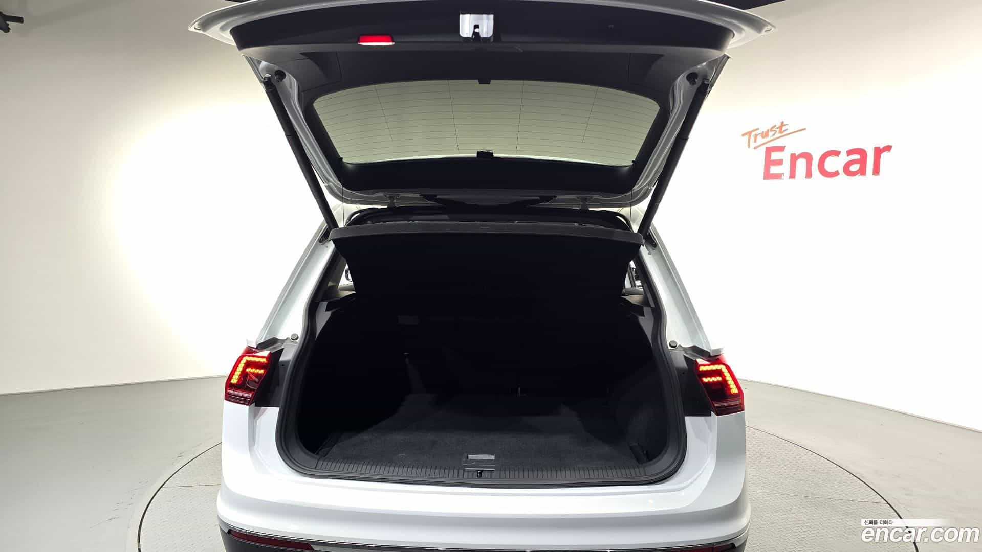 Tiguan Volkswagen 2019.10-OPTION-022