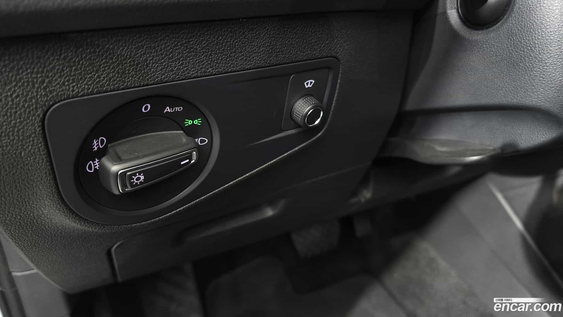 Tiguan Volkswagen 2019.10-OPTION-024