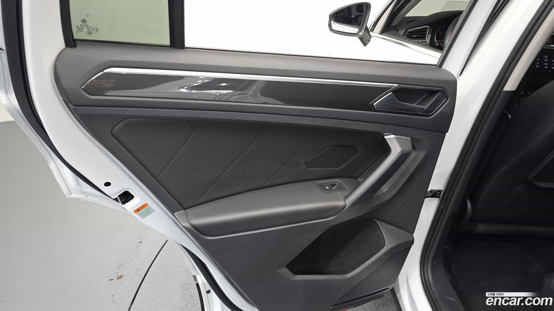 Tiguan Volkswagen 2019.10-INNER-035