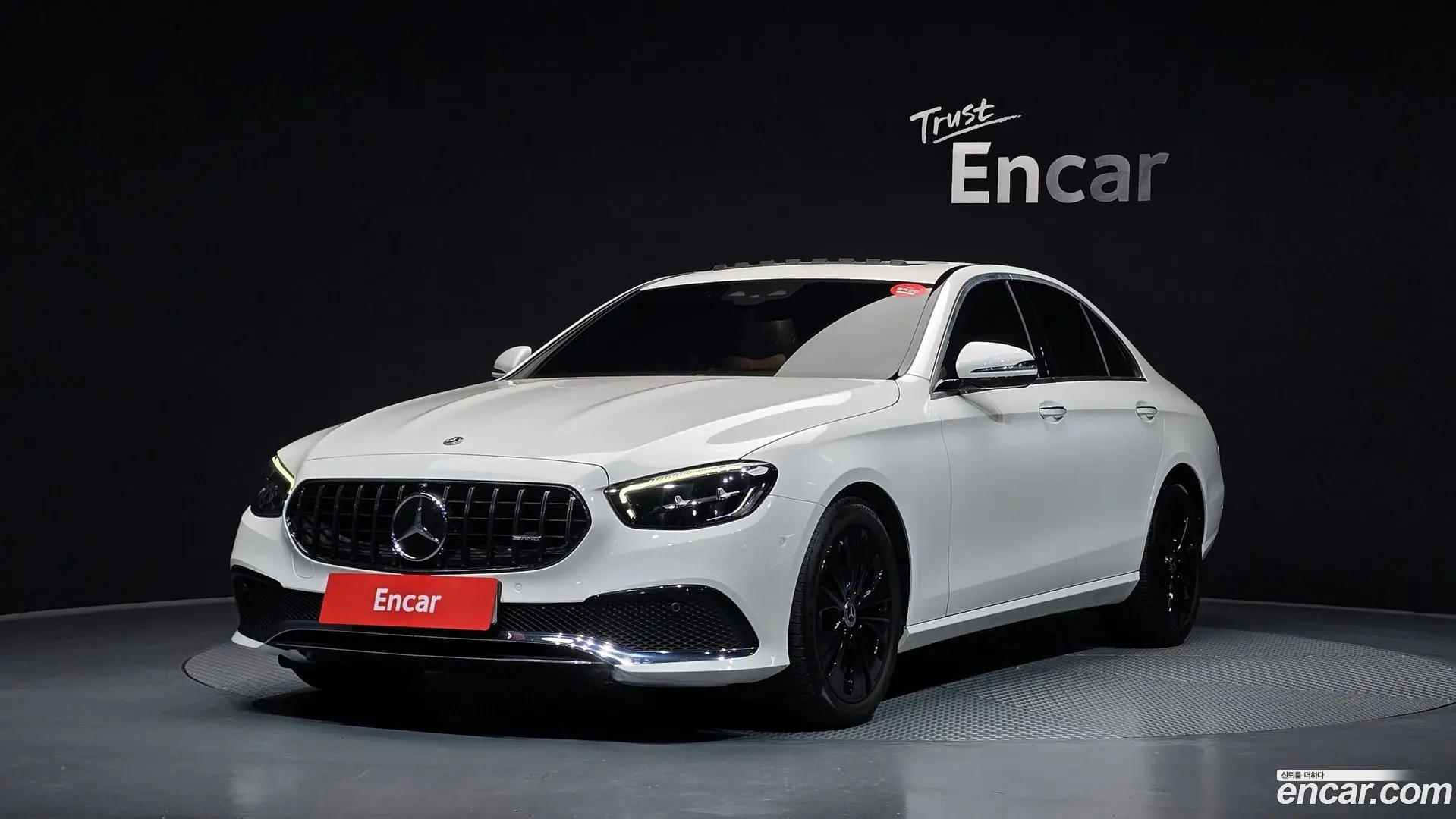 Main__Slider__Photo:E-Class Mercedes-Benz 2020.10-0