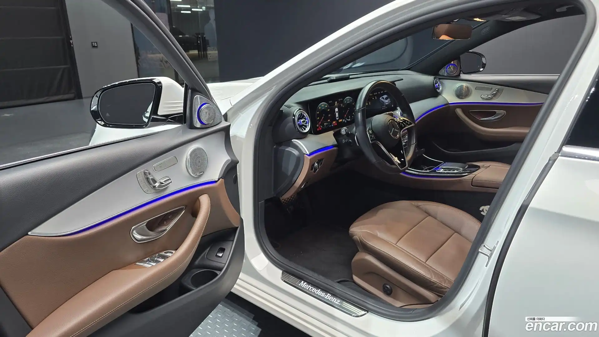 E-Class Mercedes-Benz 2020.10-INNER-010