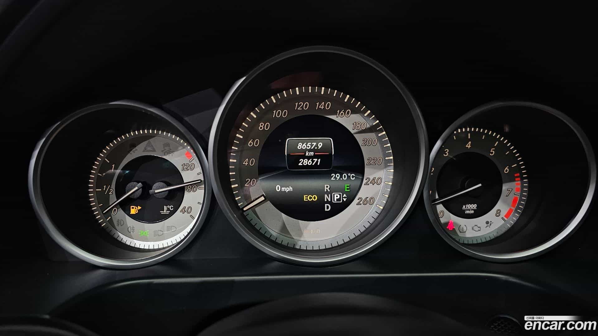E-Class Mercedes-Benz 2015.9-INNER-008