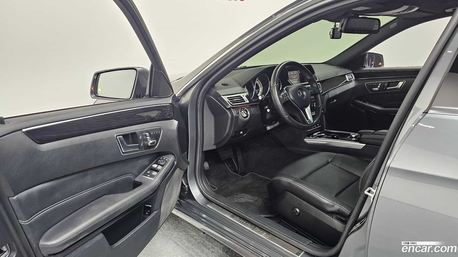 E-Class Mercedes-Benz 2015.9-INNER-010