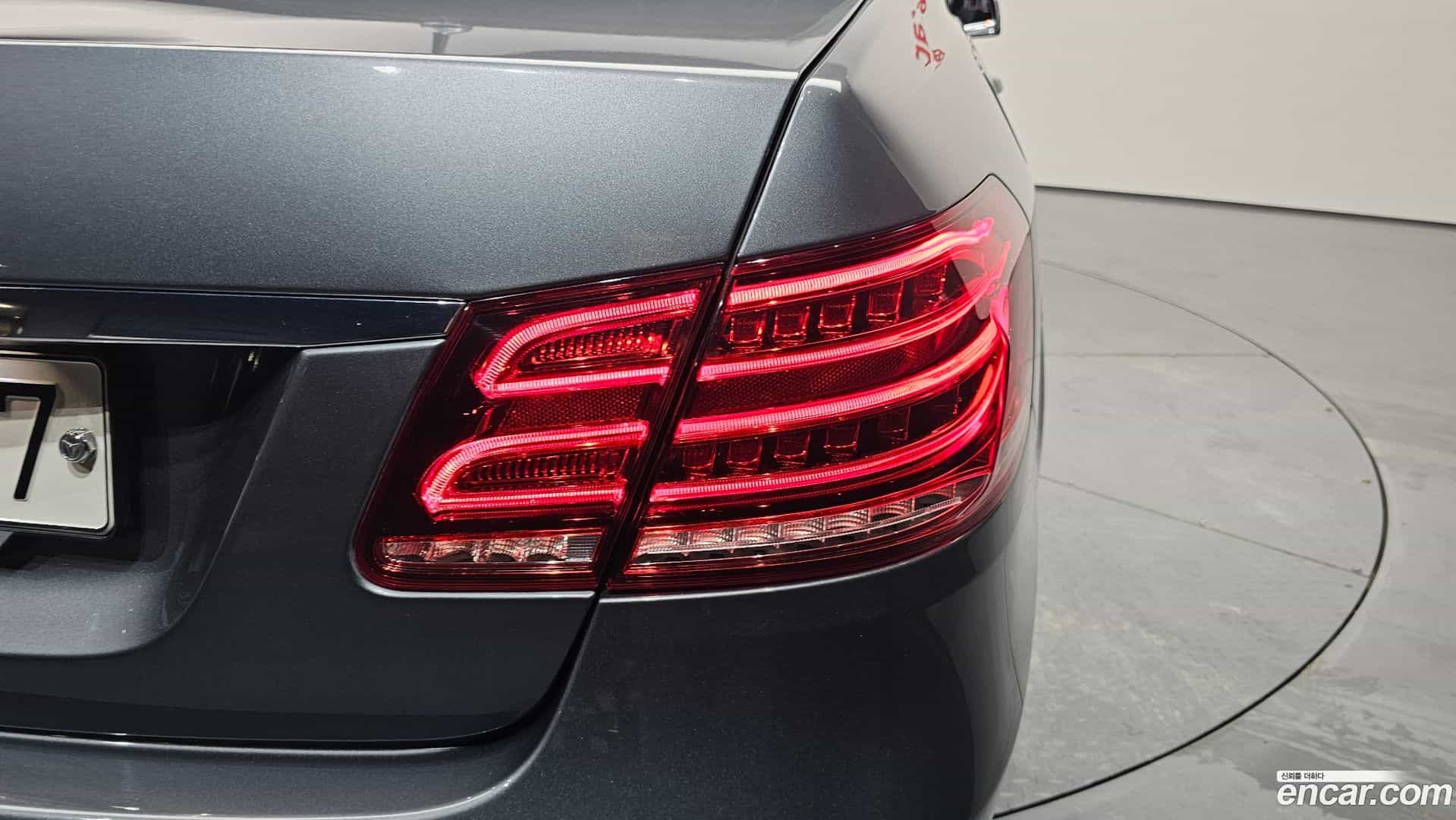 E-Class Mercedes-Benz 2015.9-OUTER-033