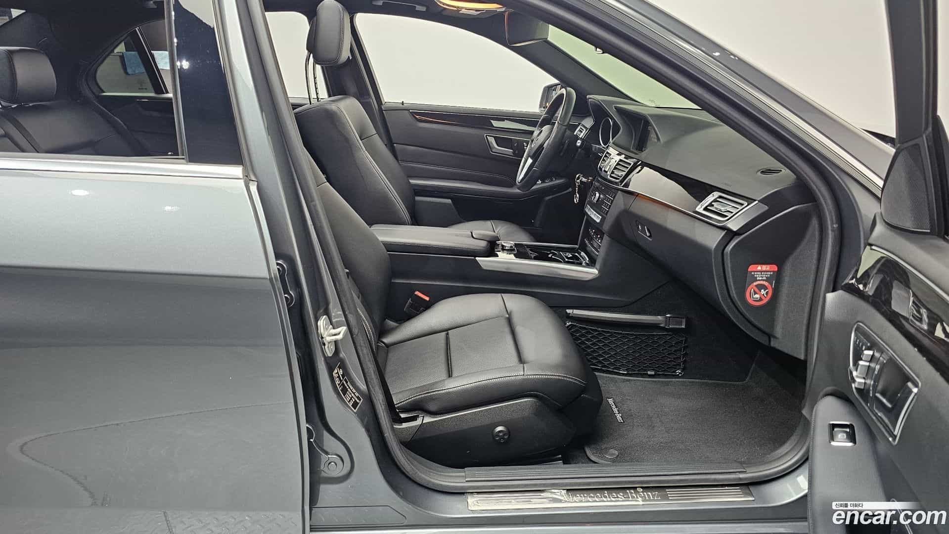 E-Class Mercedes-Benz 2015.9-INNER-036