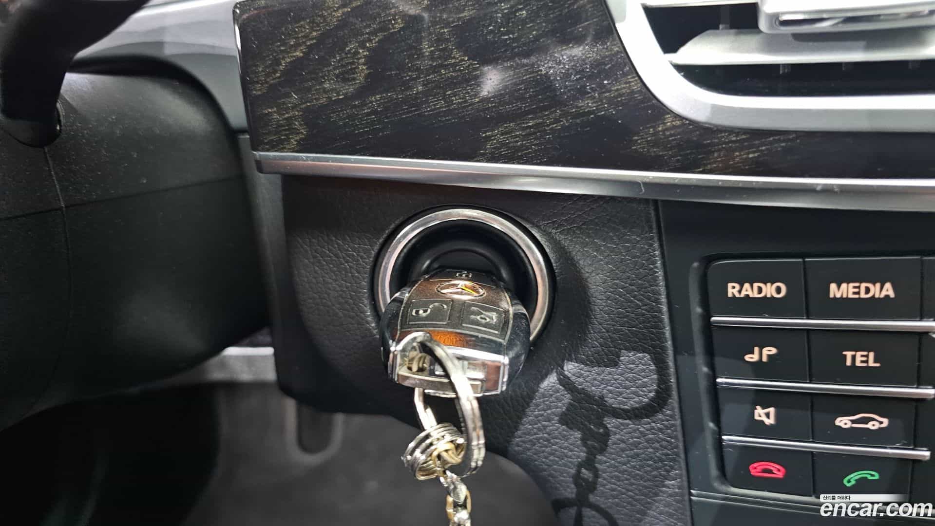 E-Class Mercedes-Benz 2015.9-OPTION-040