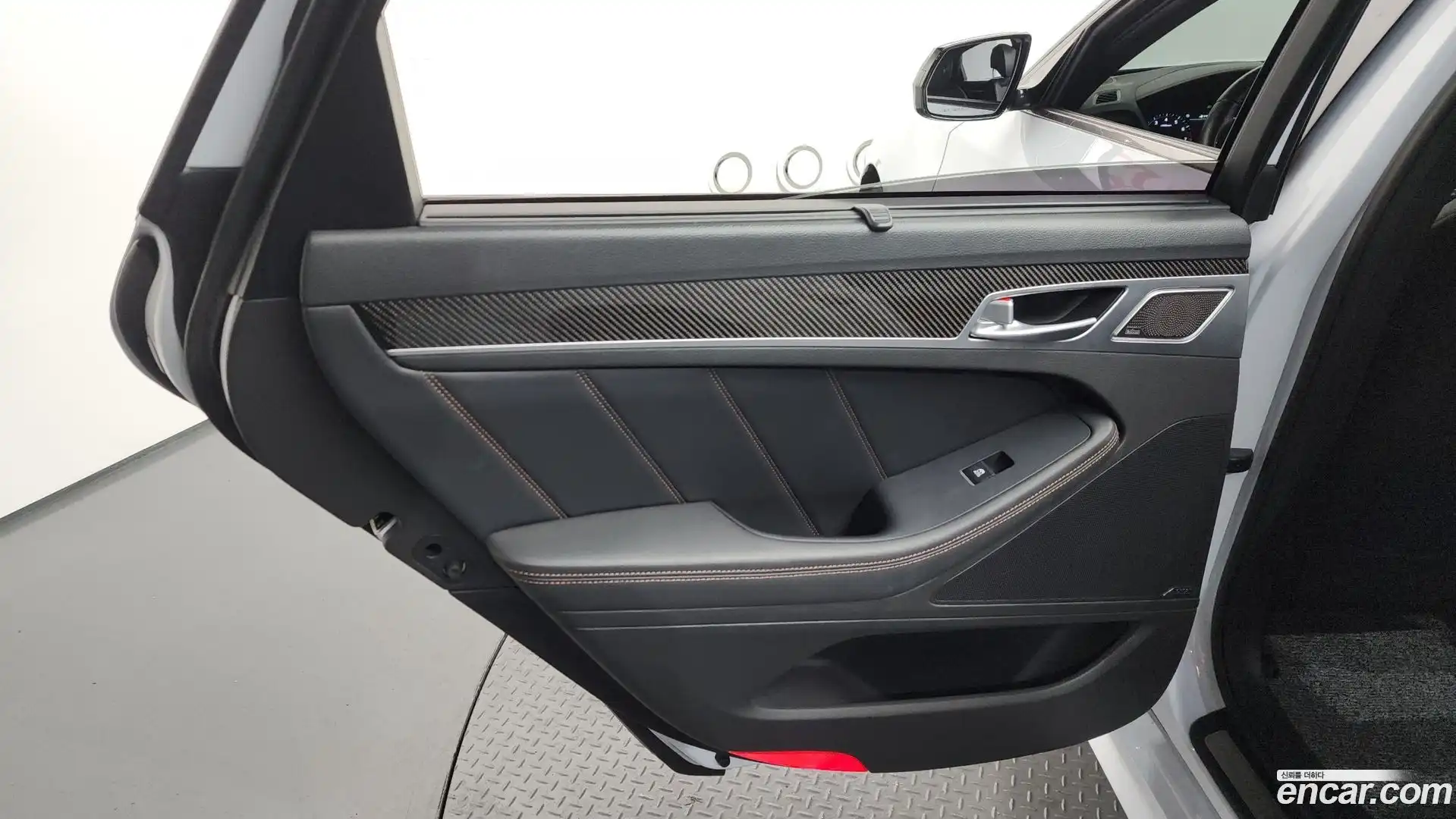 G80 Genesis 2017.9-INNER-035