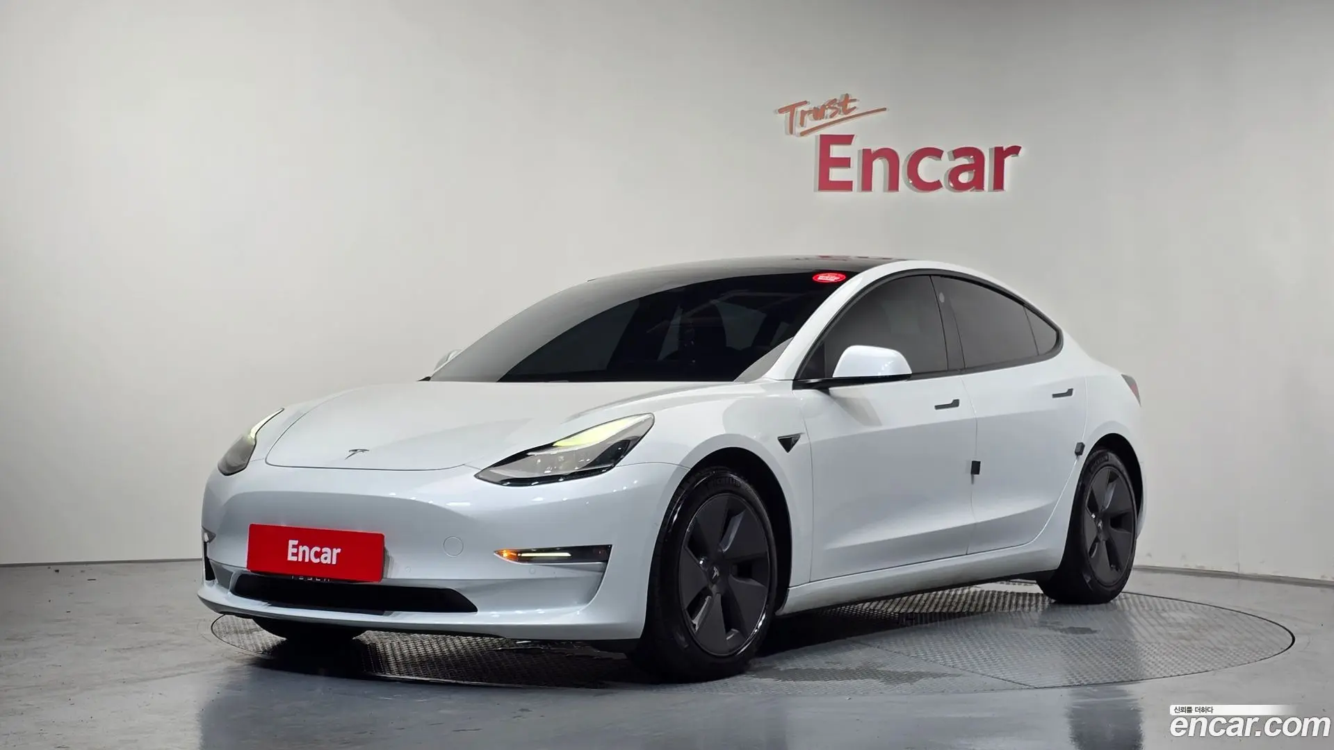 Main__Slider__Photo:Model 3 Tesla 2021.5-0