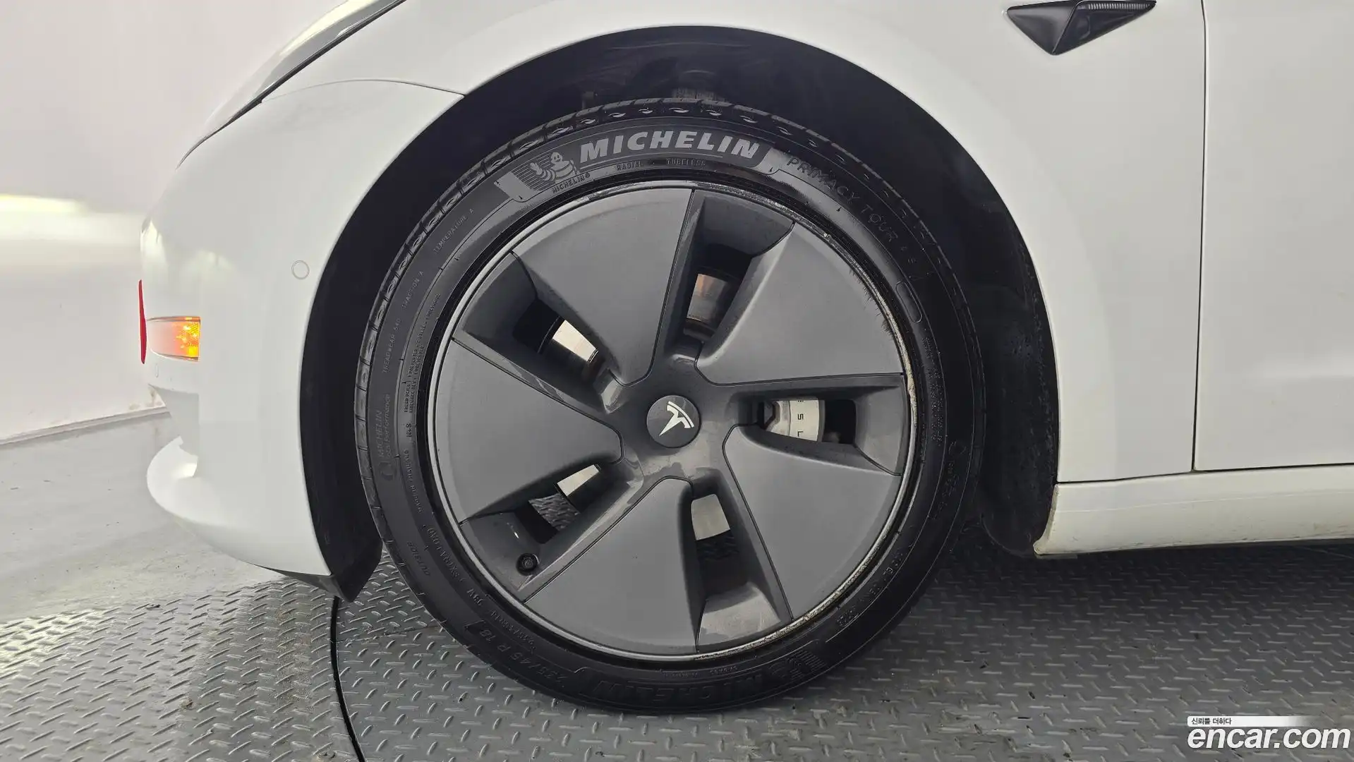 Model 3 Tesla 2021.5-OUTER-005