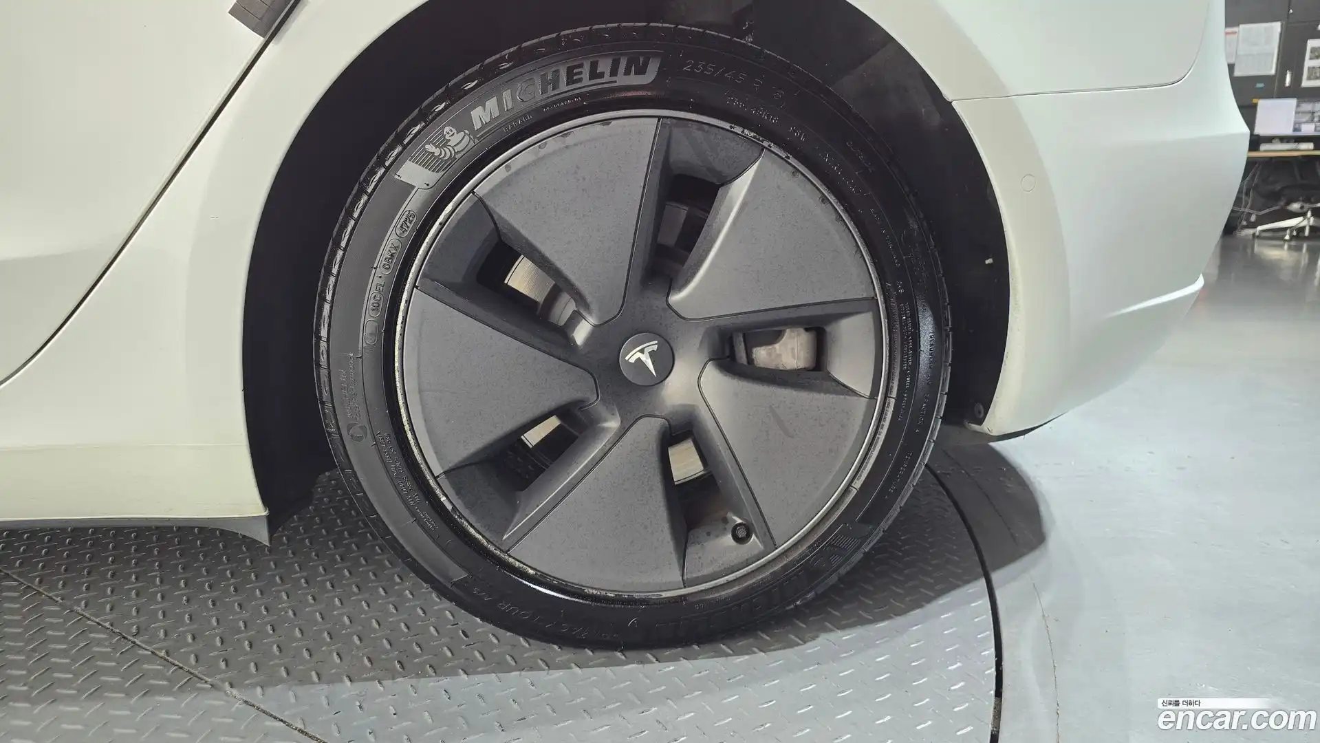 Model 3 Tesla 2021.5-OUTER-031