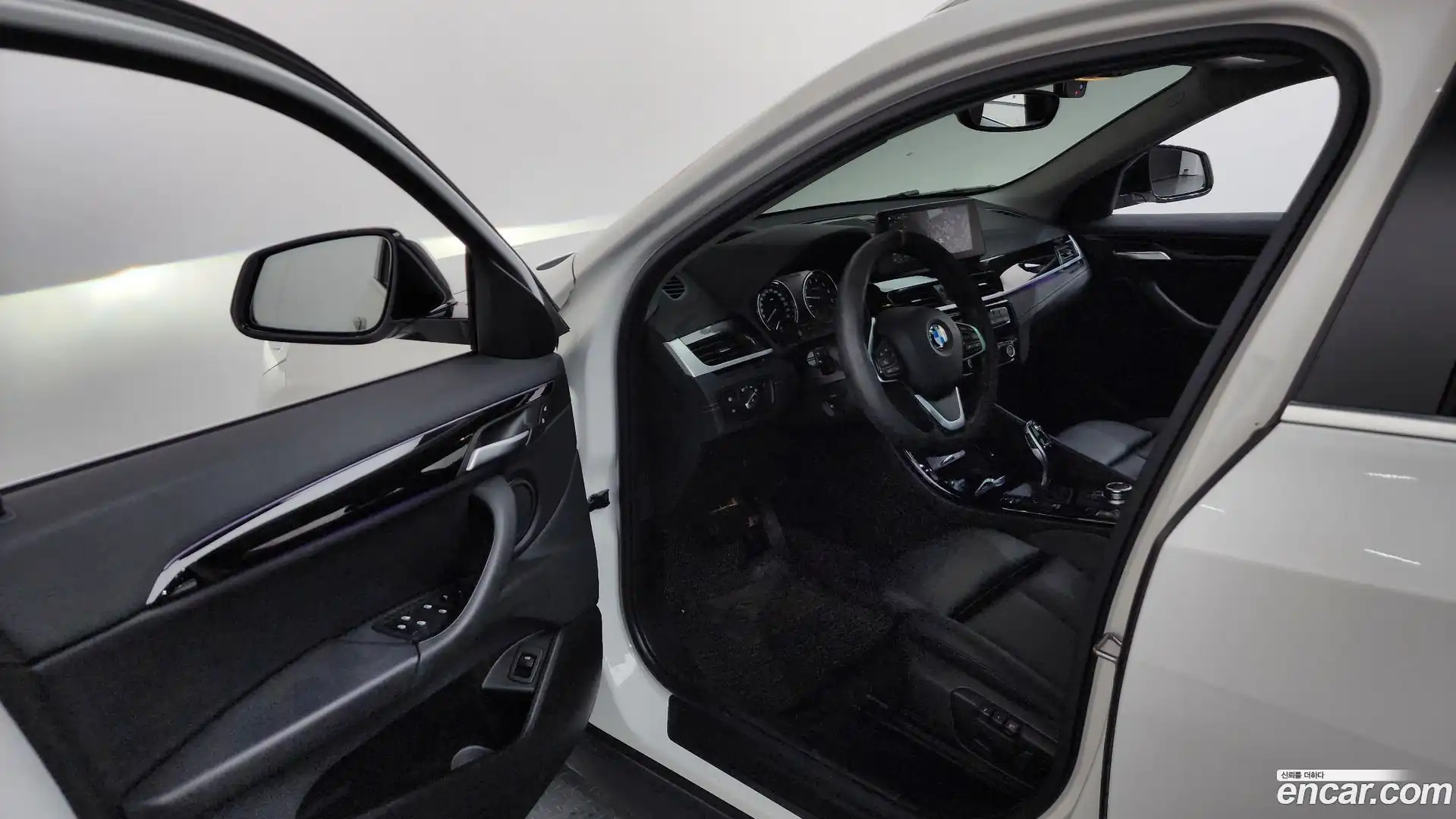 X2 (F39) BMW 2021.6-INNER-010