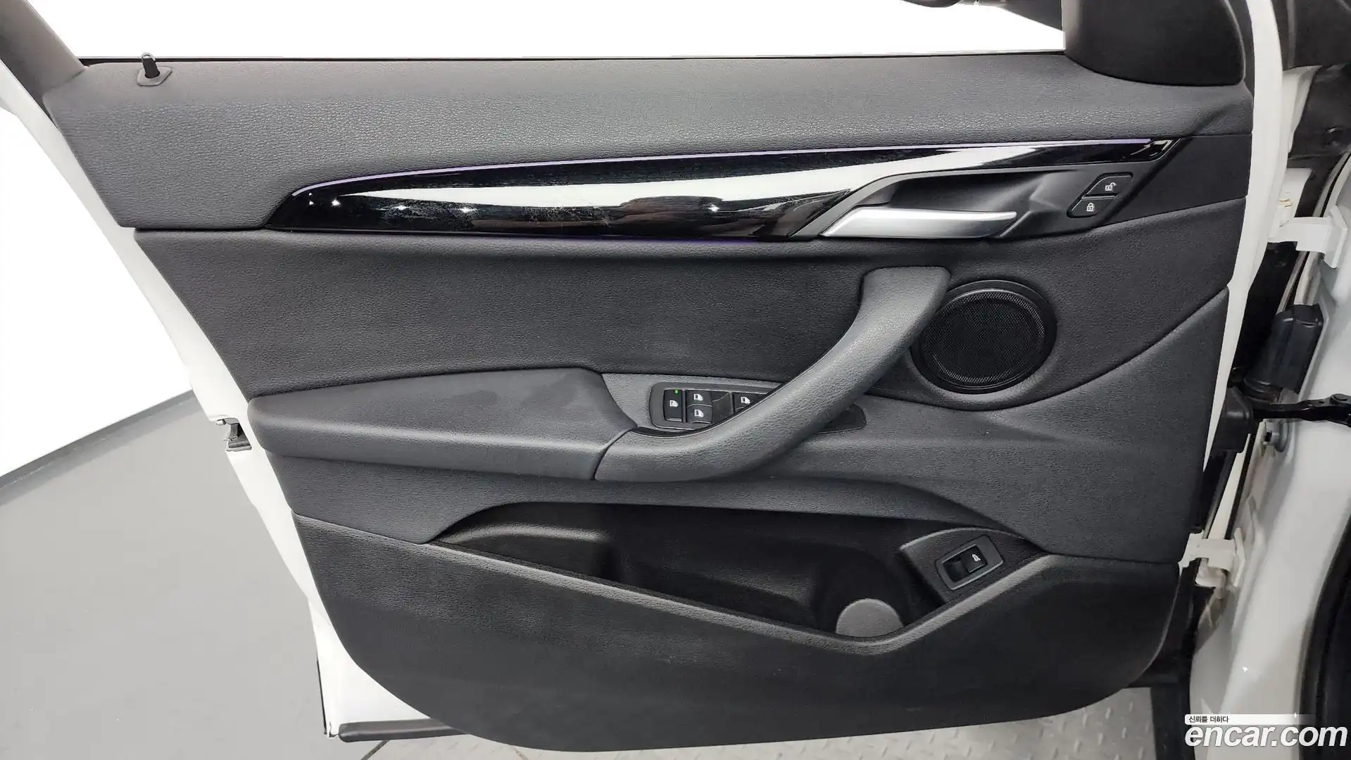 X2 (F39) BMW 2021.6-INNER-034