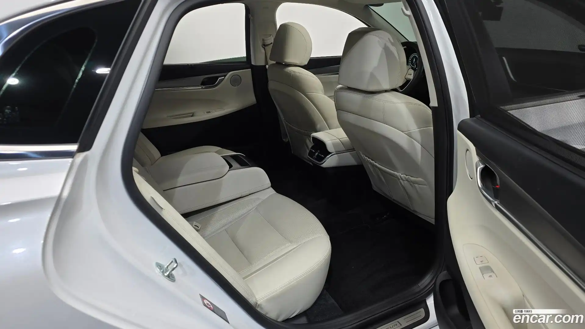 Grandeur Hyundai 2022.5-OPTION-015