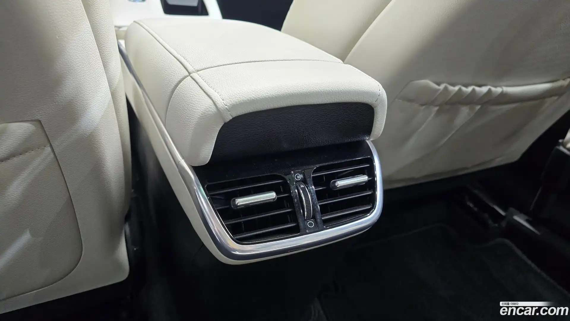 Grandeur Hyundai 2022.5-OPTION-048