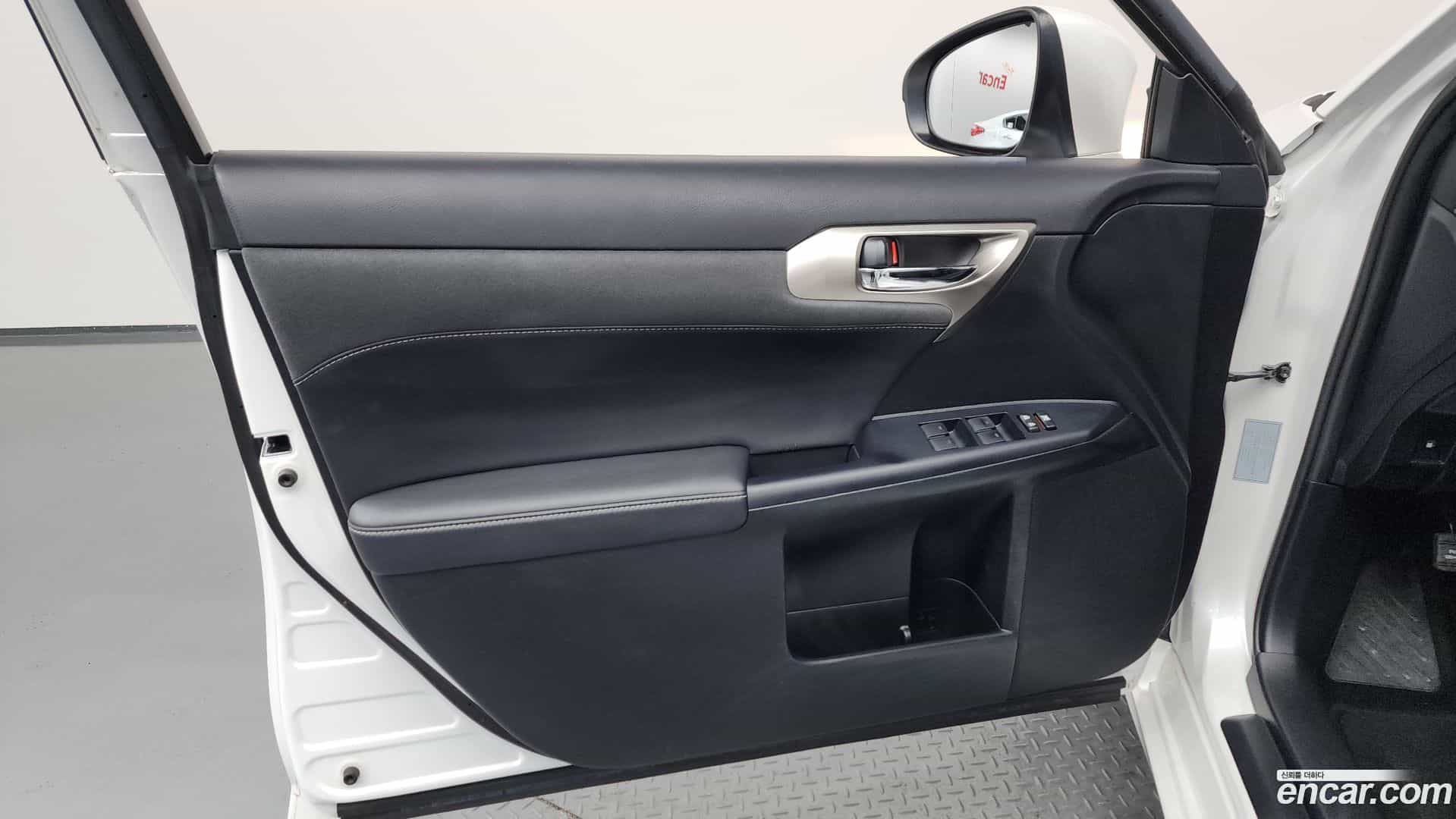 CT200h Lexus 2018.0-INNER-034