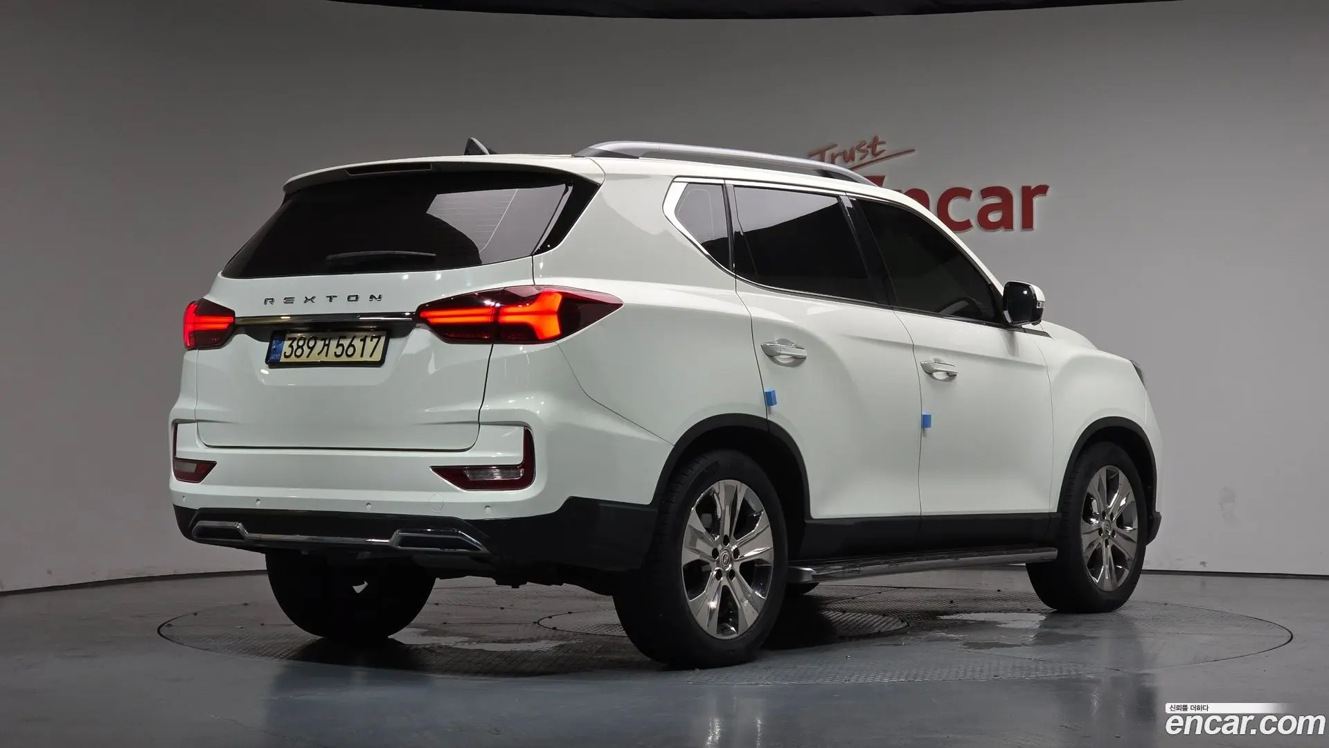 Main__Slider__Photo:Rexton KG Mobility 2021.7-1