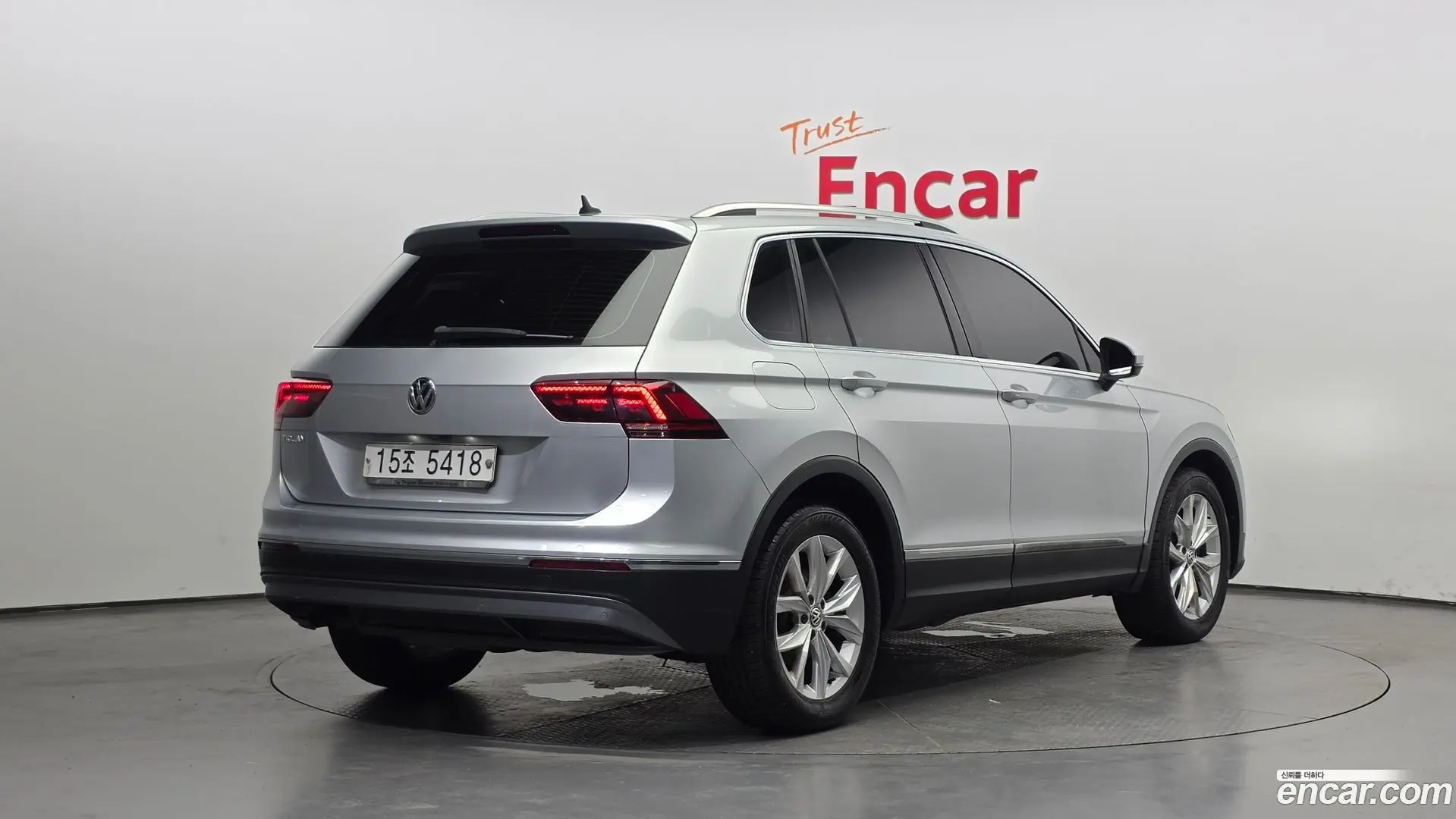Main__Slider__Photo:Tiguan Volkswagen 2018.6-1