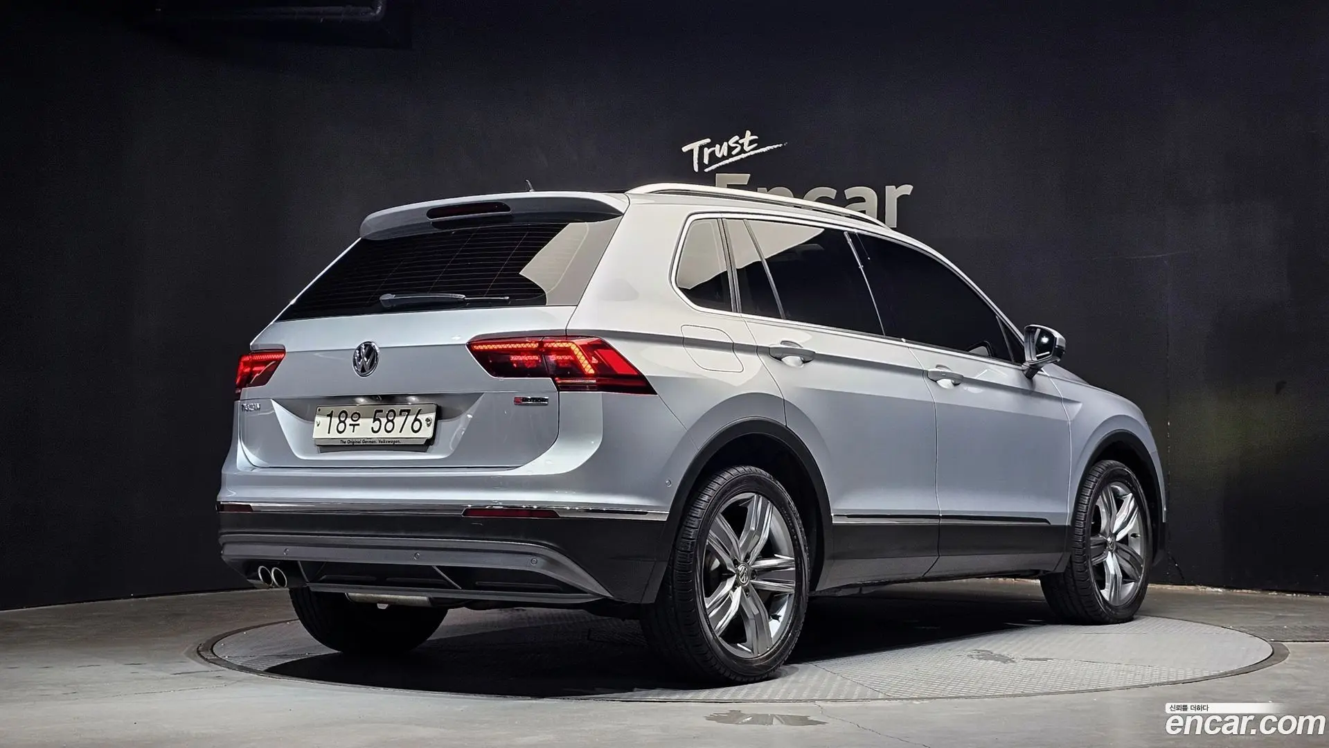Main__Slider__Photo:Tiguan Volkswagen 2018.8-1