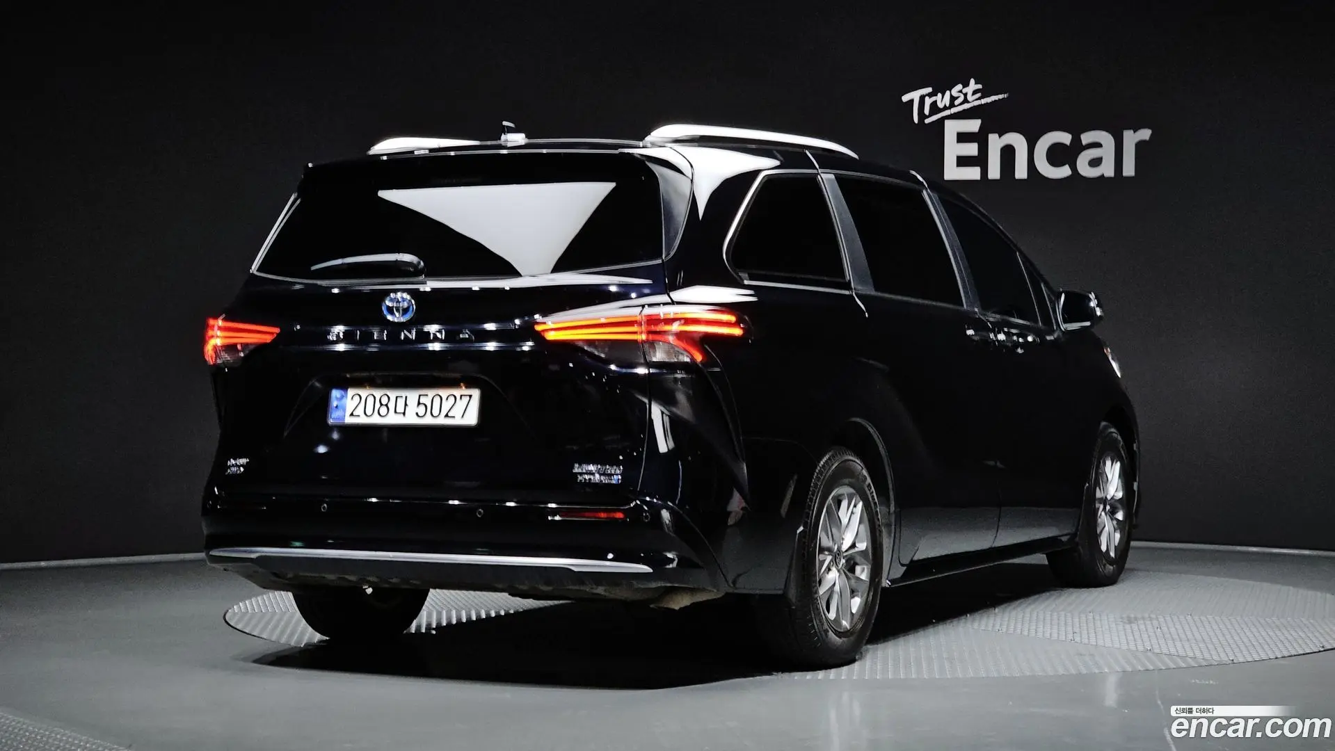 Main__Slider__Photo:Sienna Toyota 2024.9-1