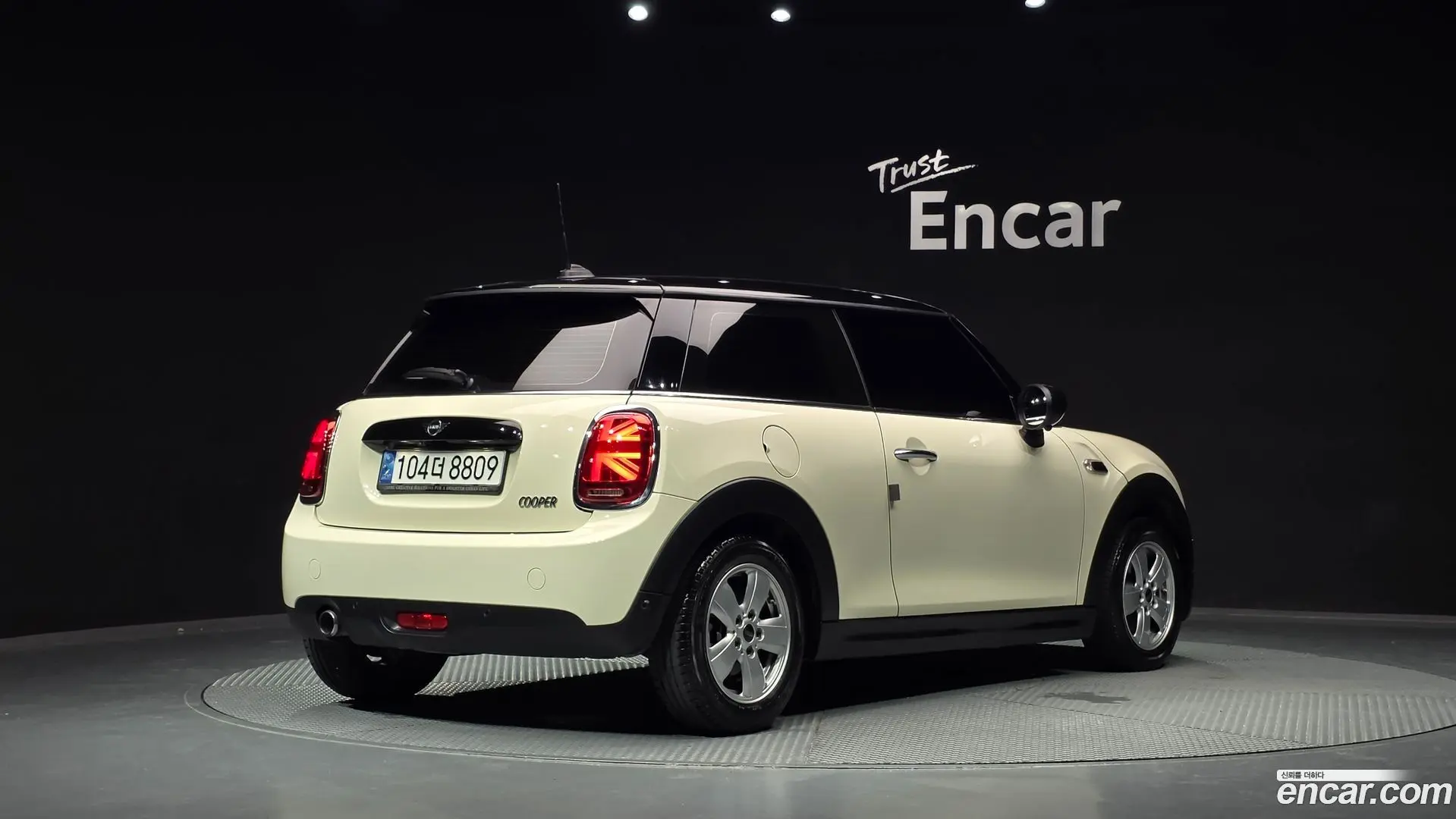 Main__Slider__Photo:Cooper Mini 2019.10-1