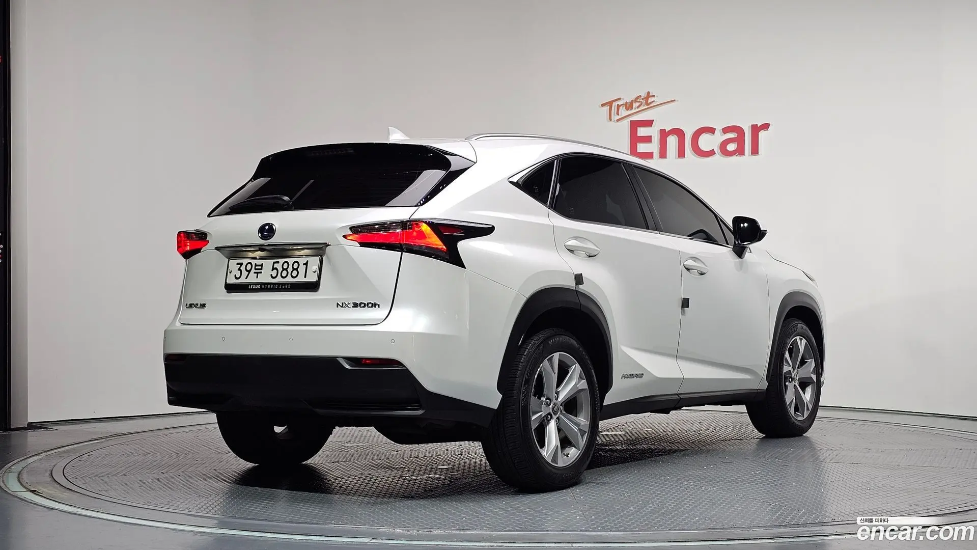 Main__Slider__Photo:NX Lexus 2017.5-1