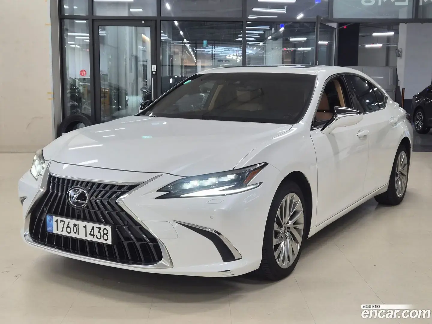 Main__Slider__Photo:ES Lexus 2022.9-1
