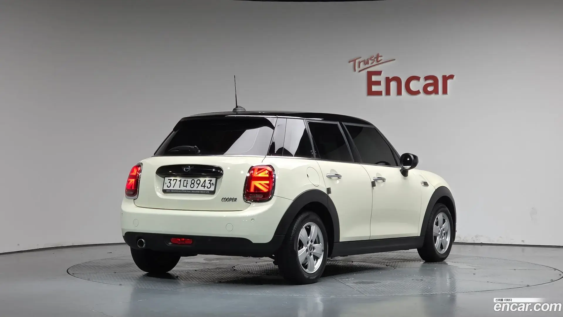 Main__Slider__Photo:Cooper Mini 2020.8-1