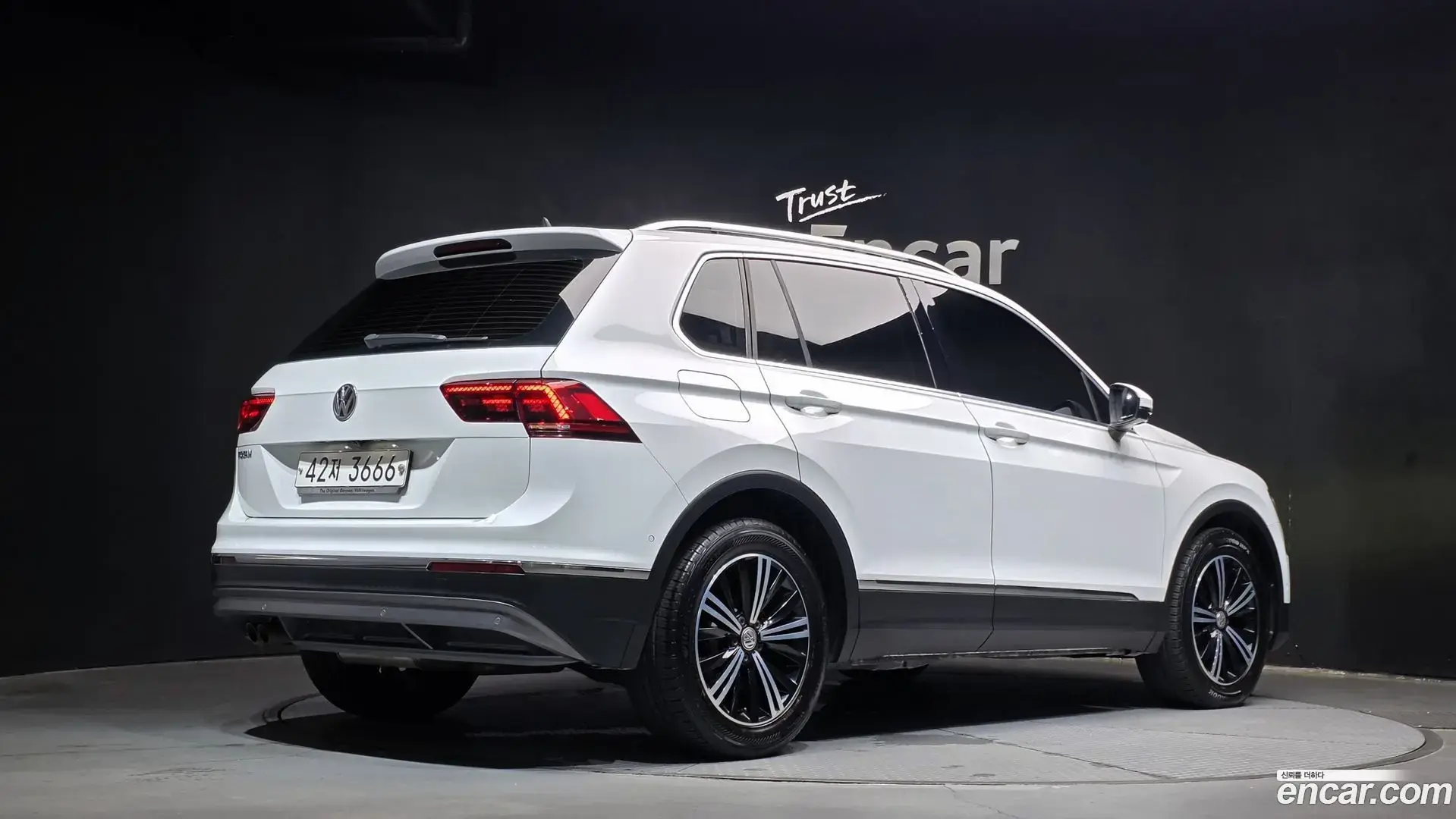 Main__Slider__Photo:Tiguan Volkswagen 2018.4-1