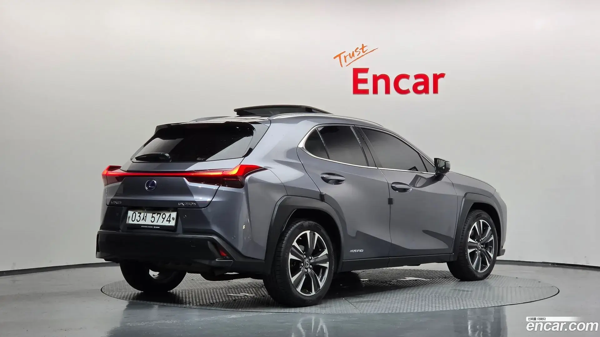 Main__Slider__Photo:UX Lexus 2019.2-1