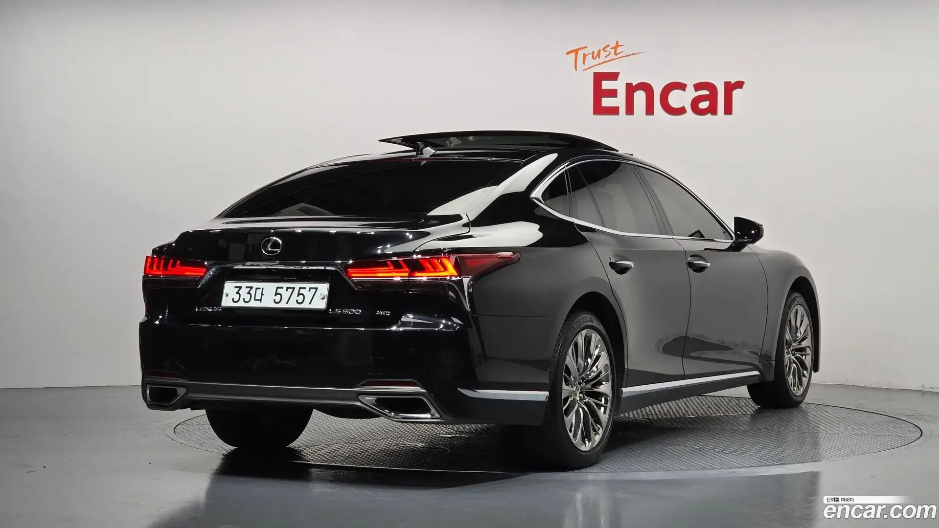 Main__Slider__Photo:LS Lexus 2019.1-1