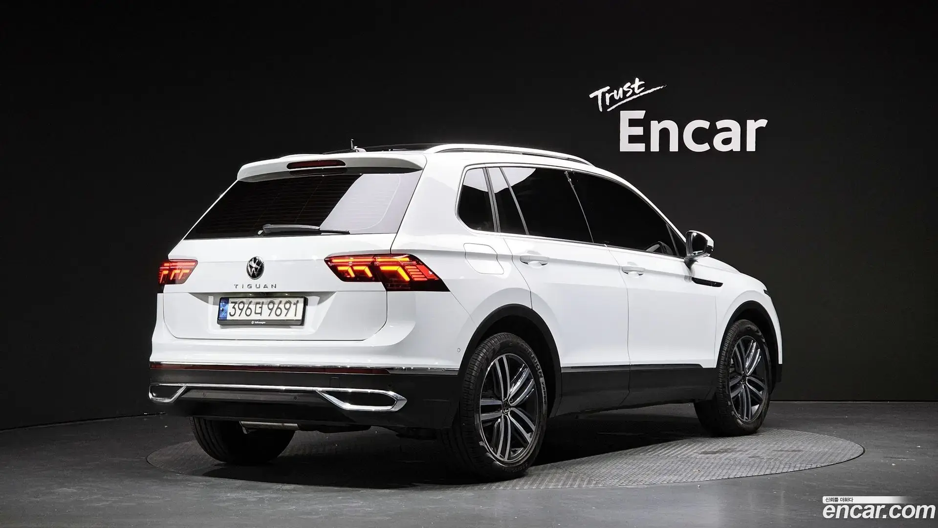 Main__Slider__Photo:Tiguan Volkswagen 2022.11-1