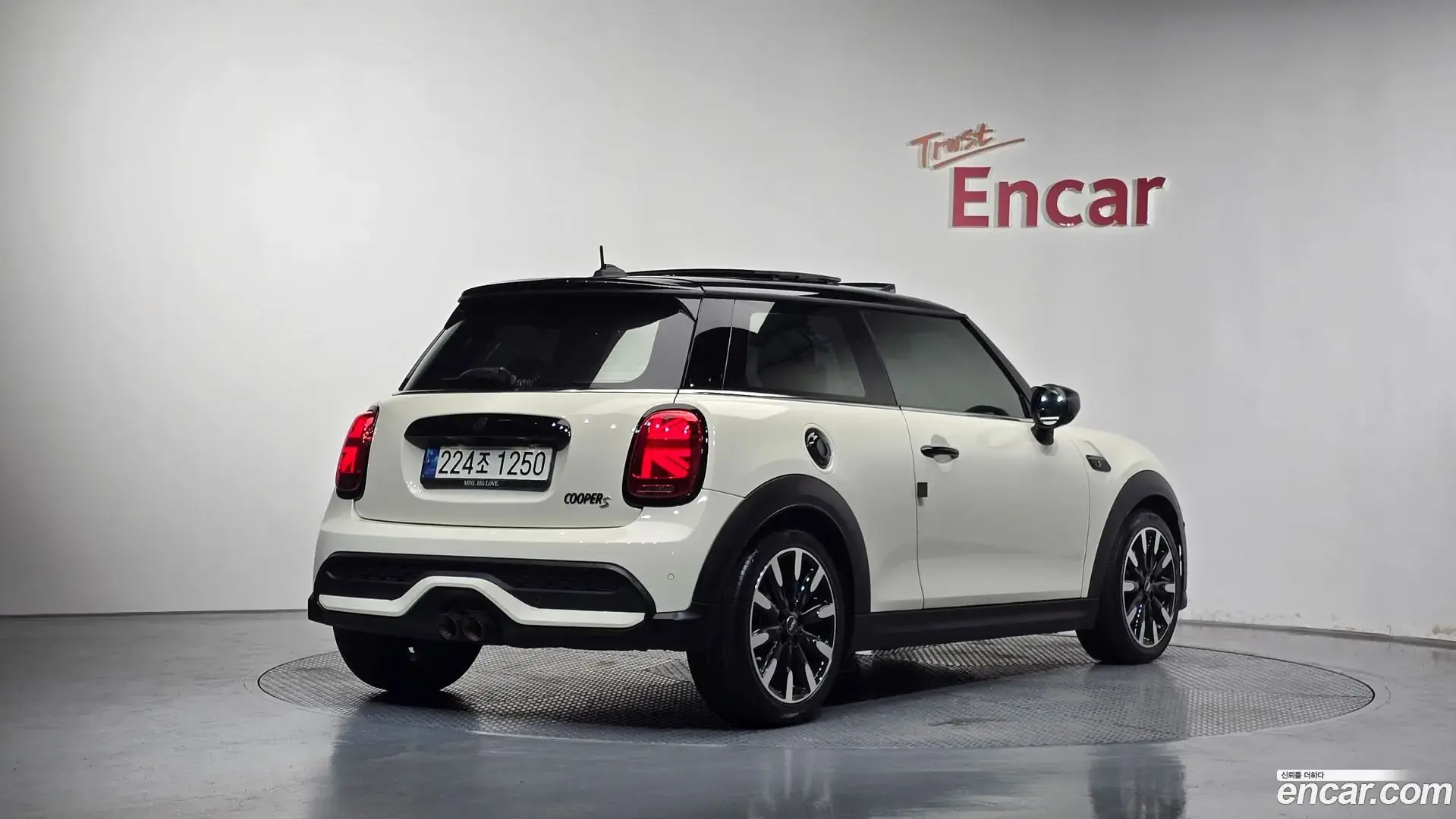 Main__Slider__Photo:Cooper Mini 2022.10-1