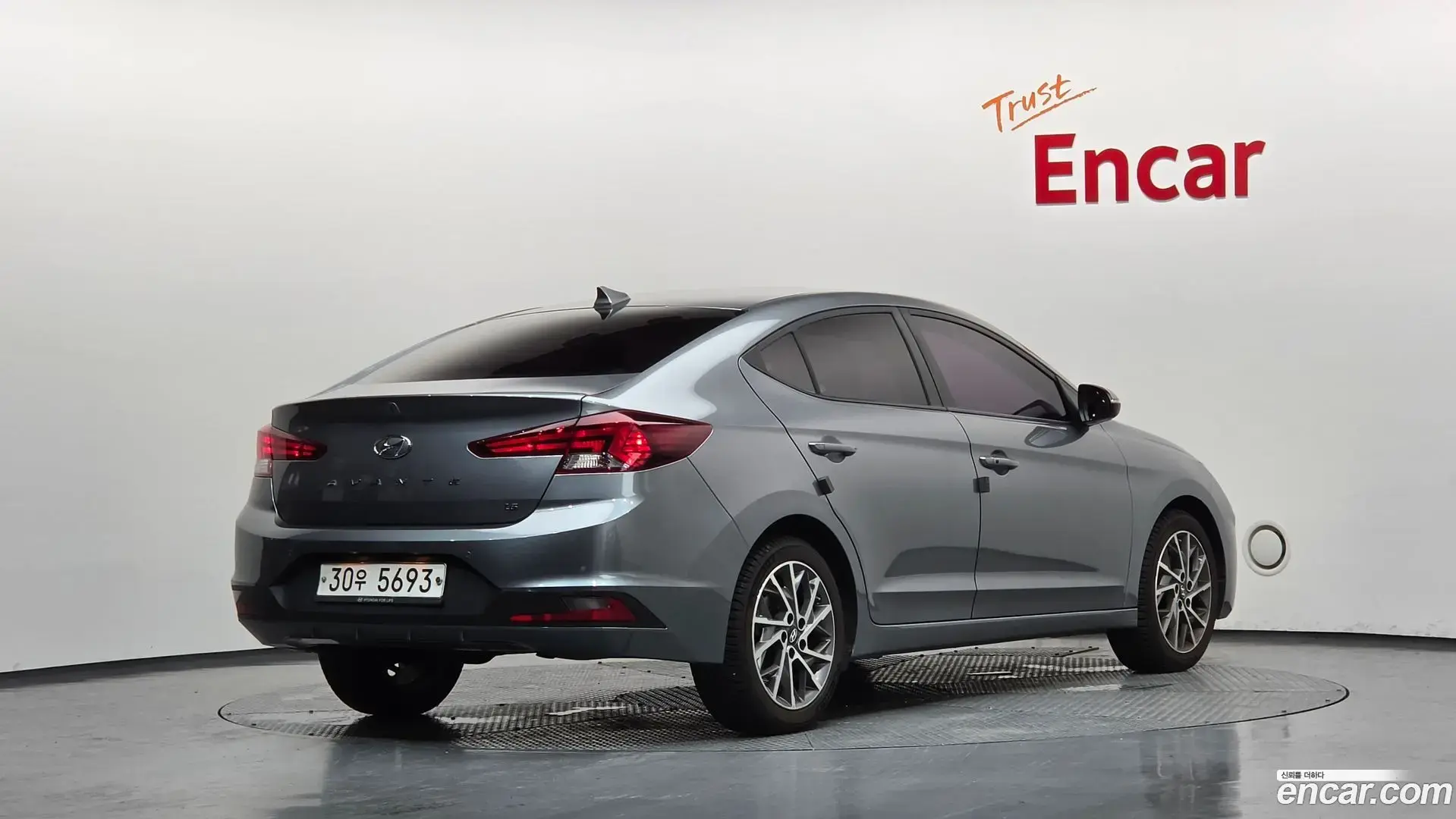 Main__Slider__Photo:AVANTE Hyundai 2018.10-1
