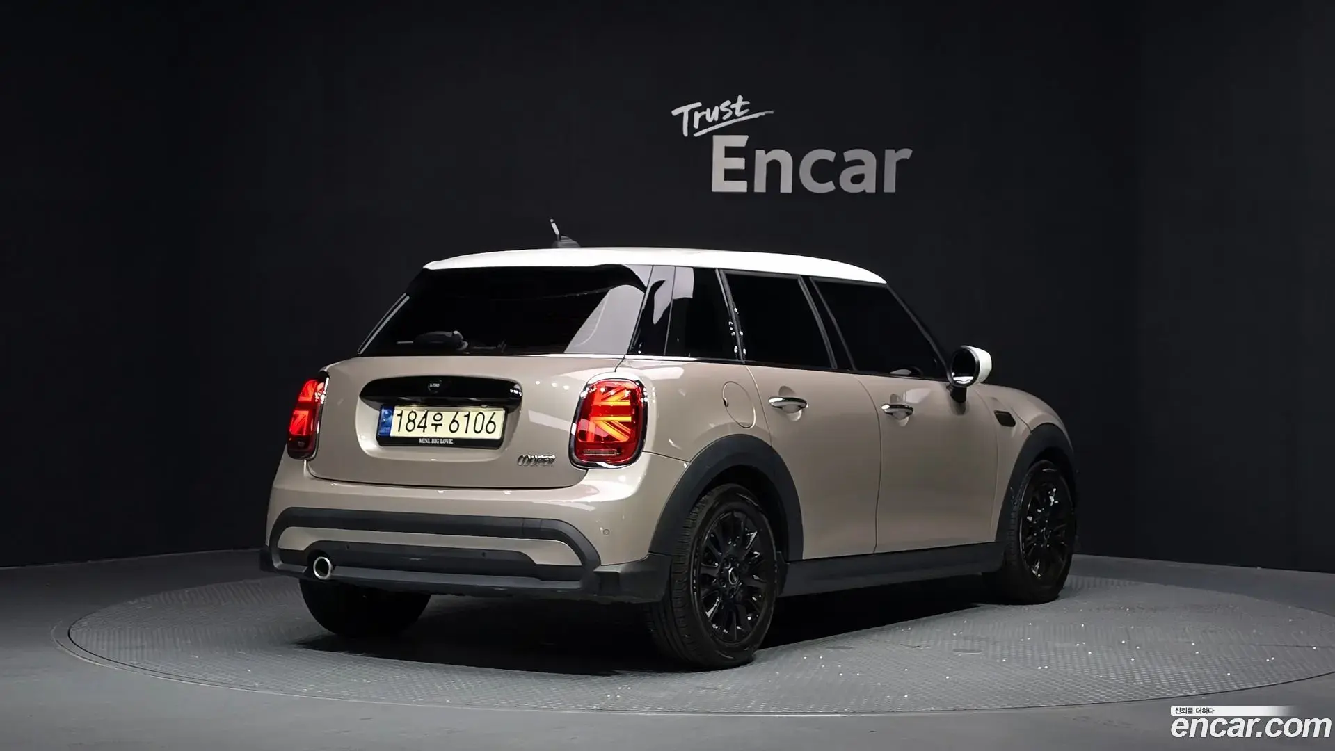 Main__Slider__Photo:Cooper Mini 2023.10-1