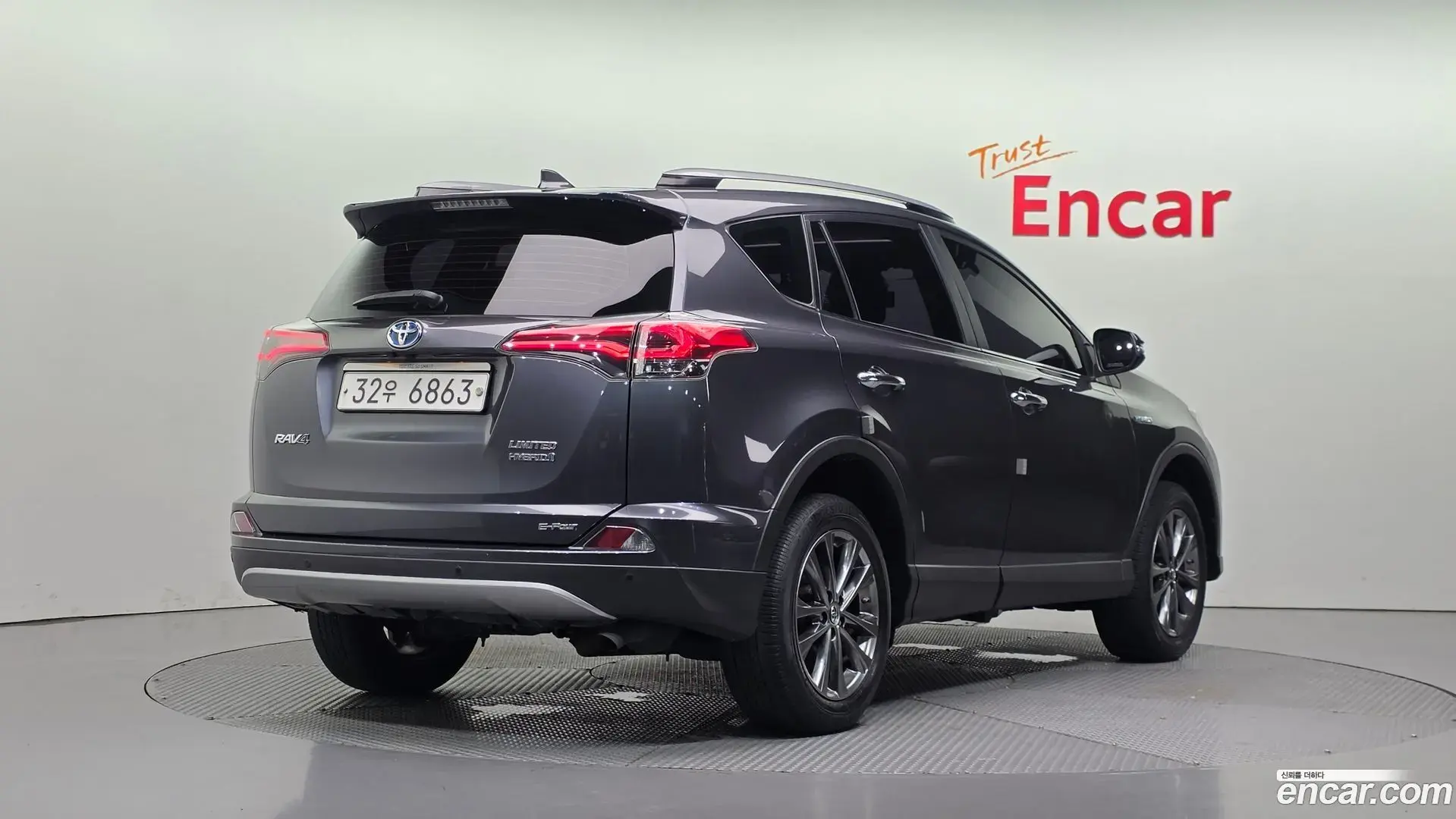 Main__Slider__Photo:RAV4 Toyota 2018.10-1