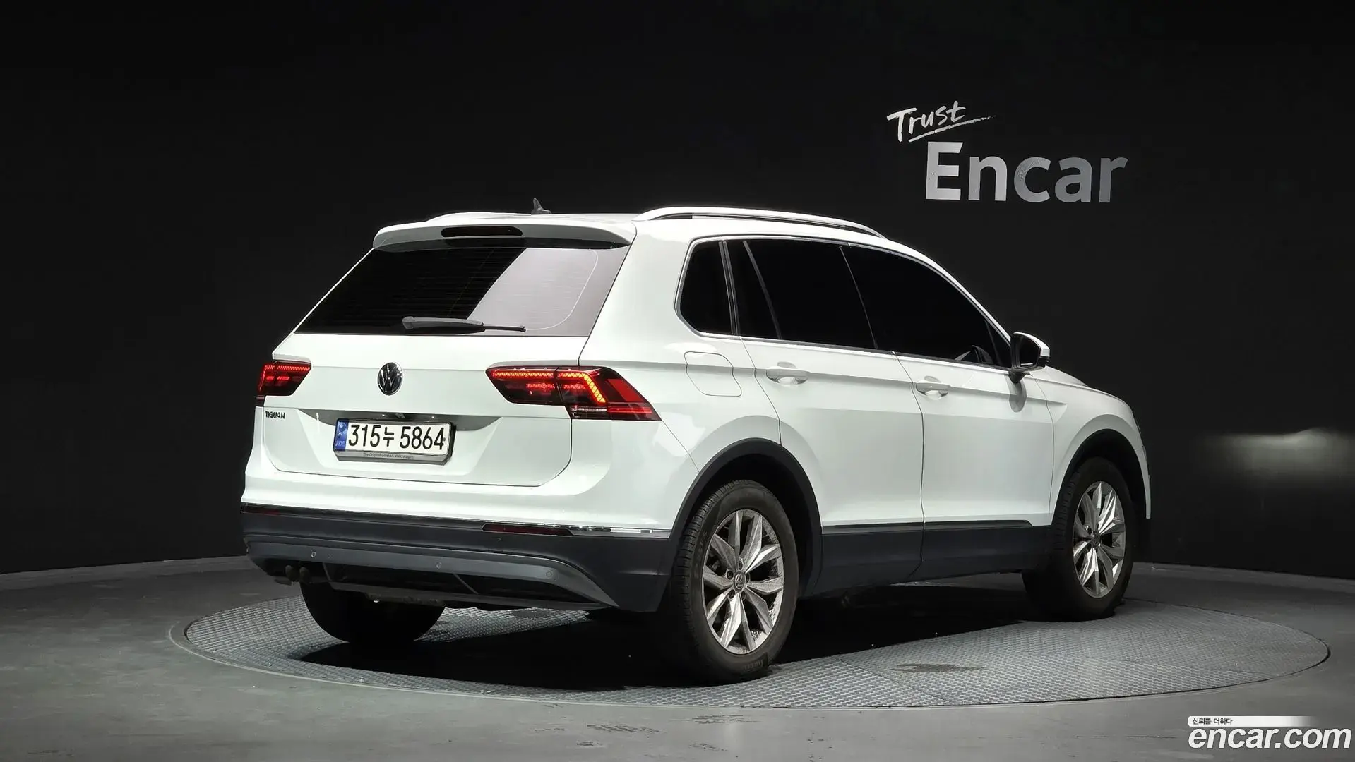 Main__Slider__Photo:Tiguan Volkswagen 2019.10-1