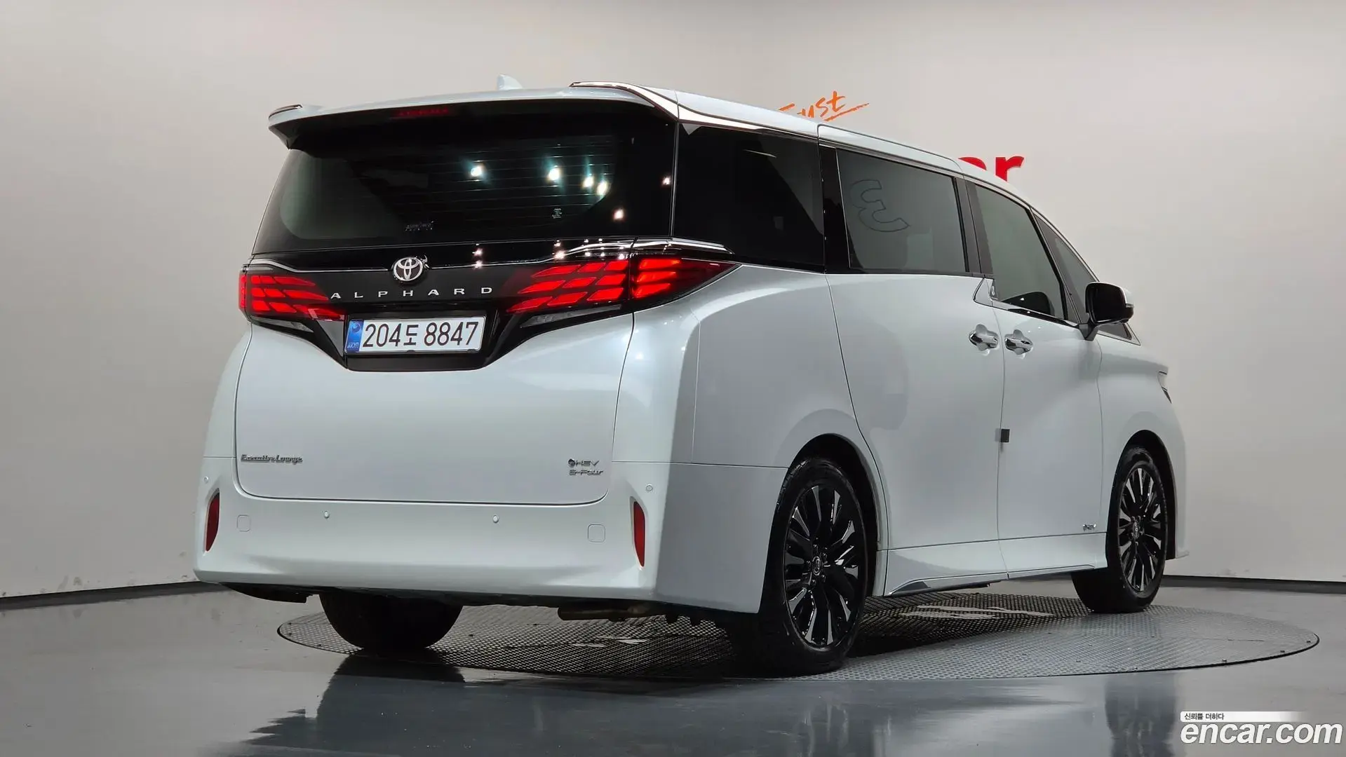 Main__Slider__Photo:Alphard Toyota 2025.2-1