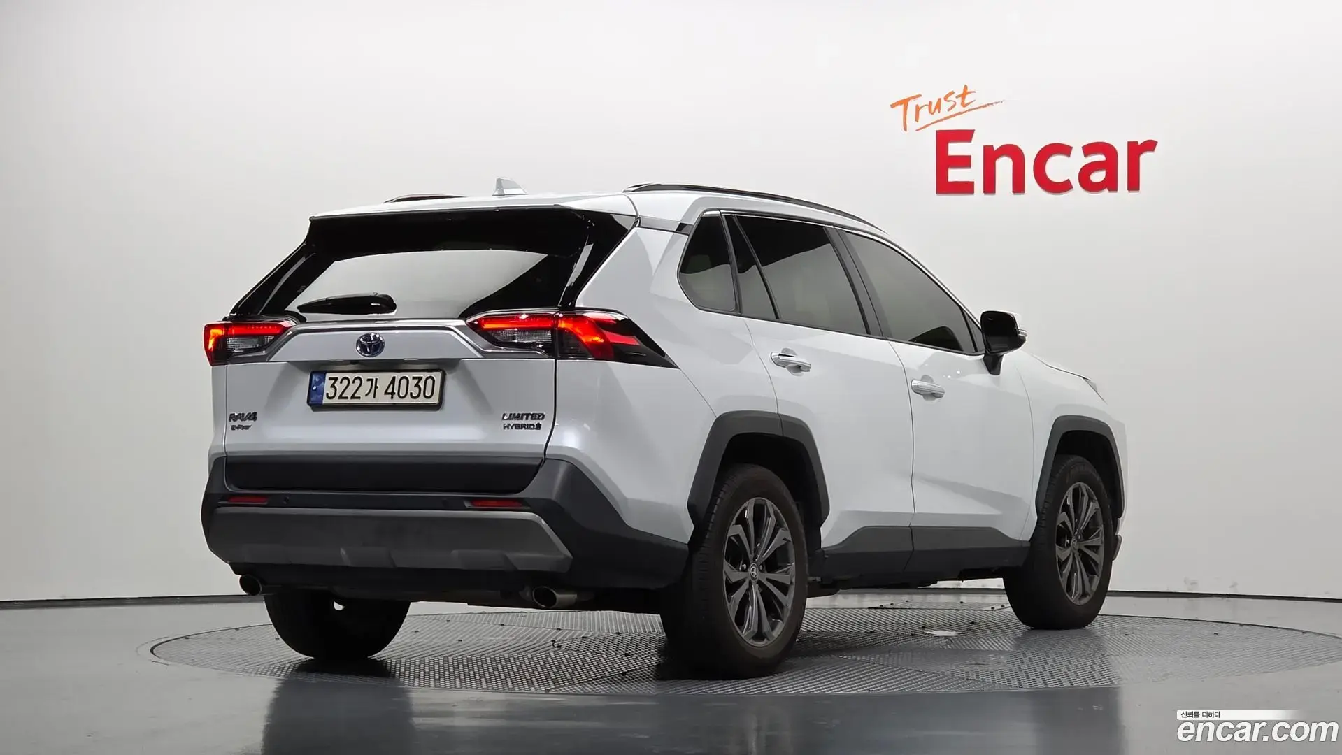 Main__Slider__Photo:RAV4 Toyota 2023.11-1