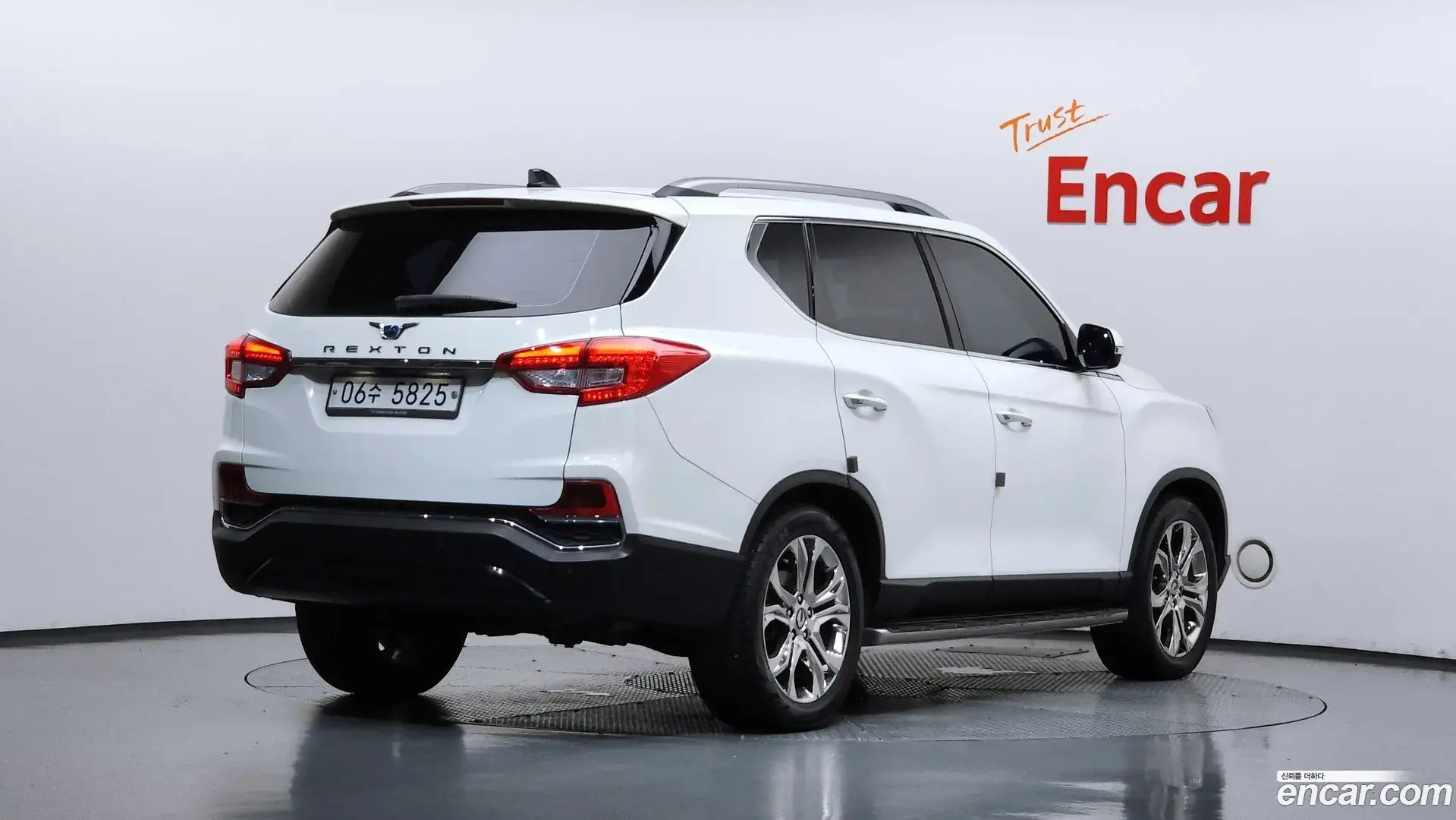 Main__Slider__Photo:Rexton KG Mobility 2018.0-1