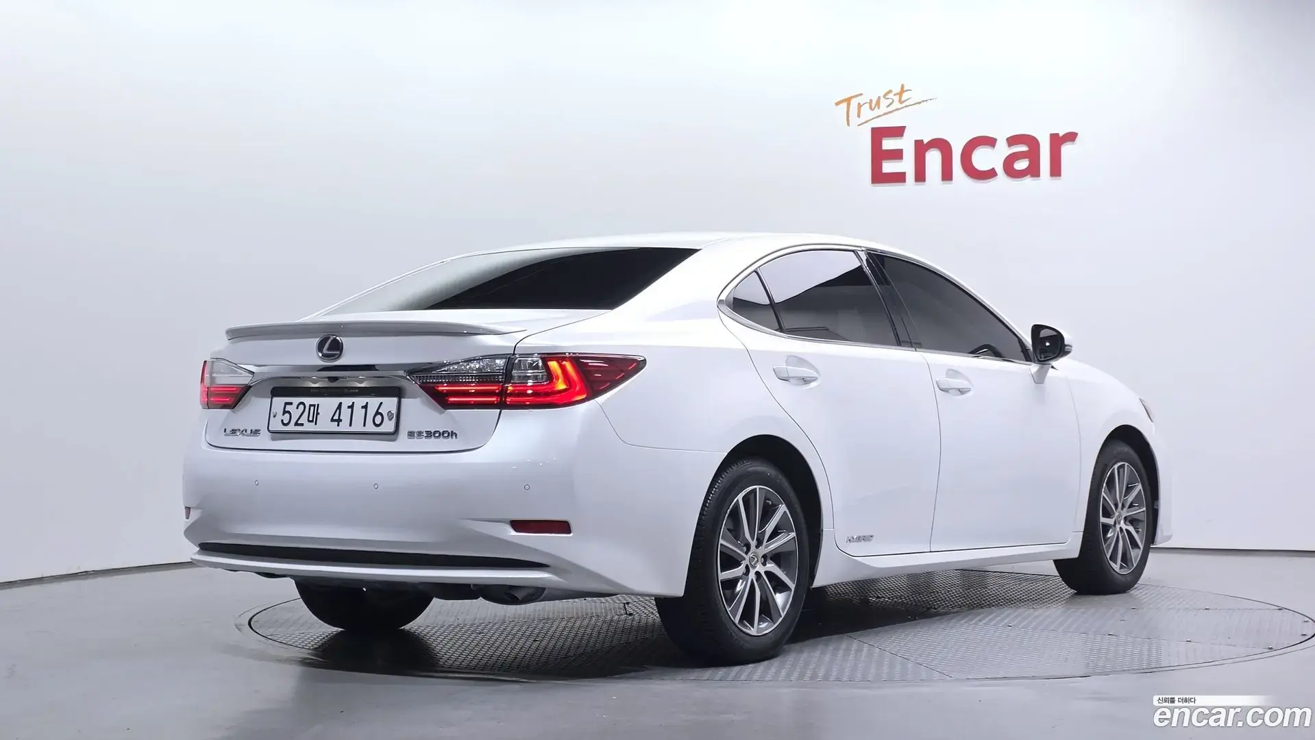 Main__Slider__Photo:ES Lexus 2018.3-1
