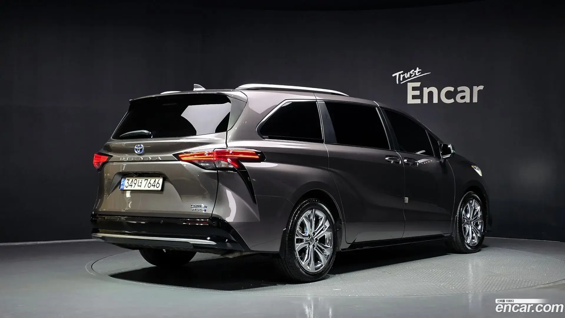 Main__Slider__Photo:Sienna Toyota 2022.6-1