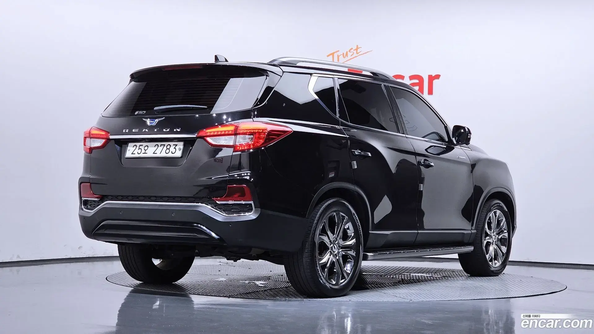Main__Slider__Photo:Rexton KG Mobility 2017.7-1
