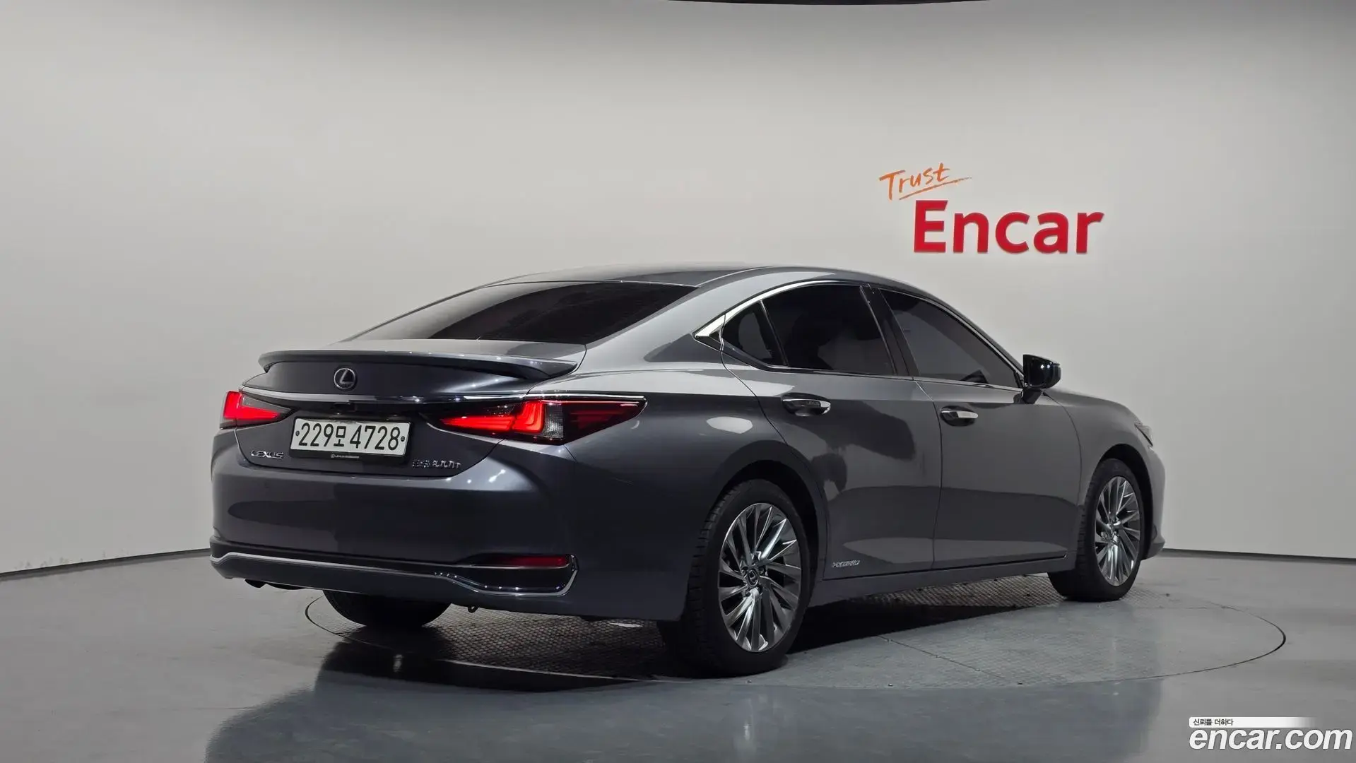 Main__Slider__Photo:ES Lexus 2019.0-1