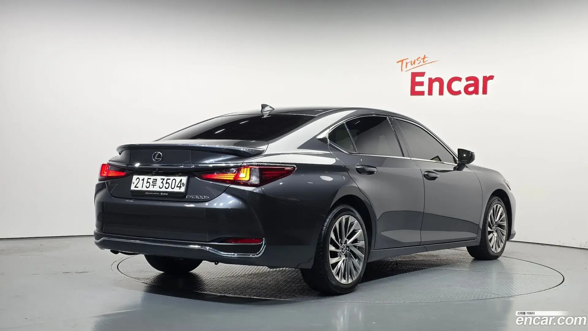 Main__Slider__Photo:ES Lexus 2023.1-1