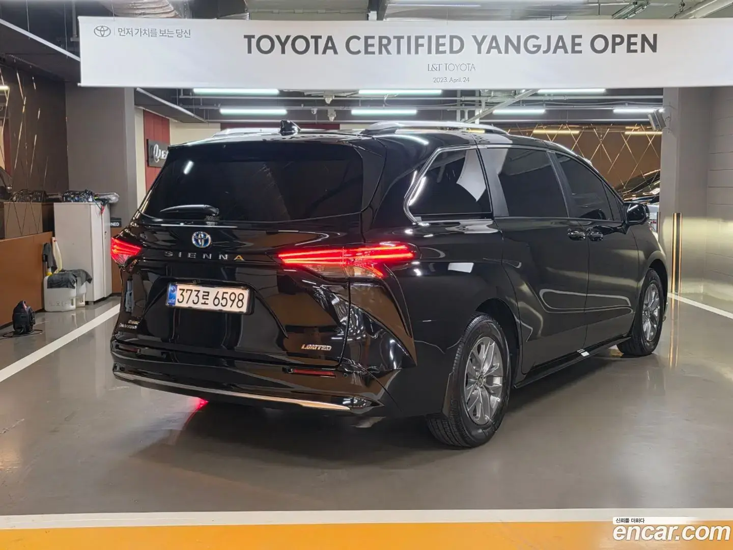 Main__Slider__Photo:Sienna Toyota 2025.11-1