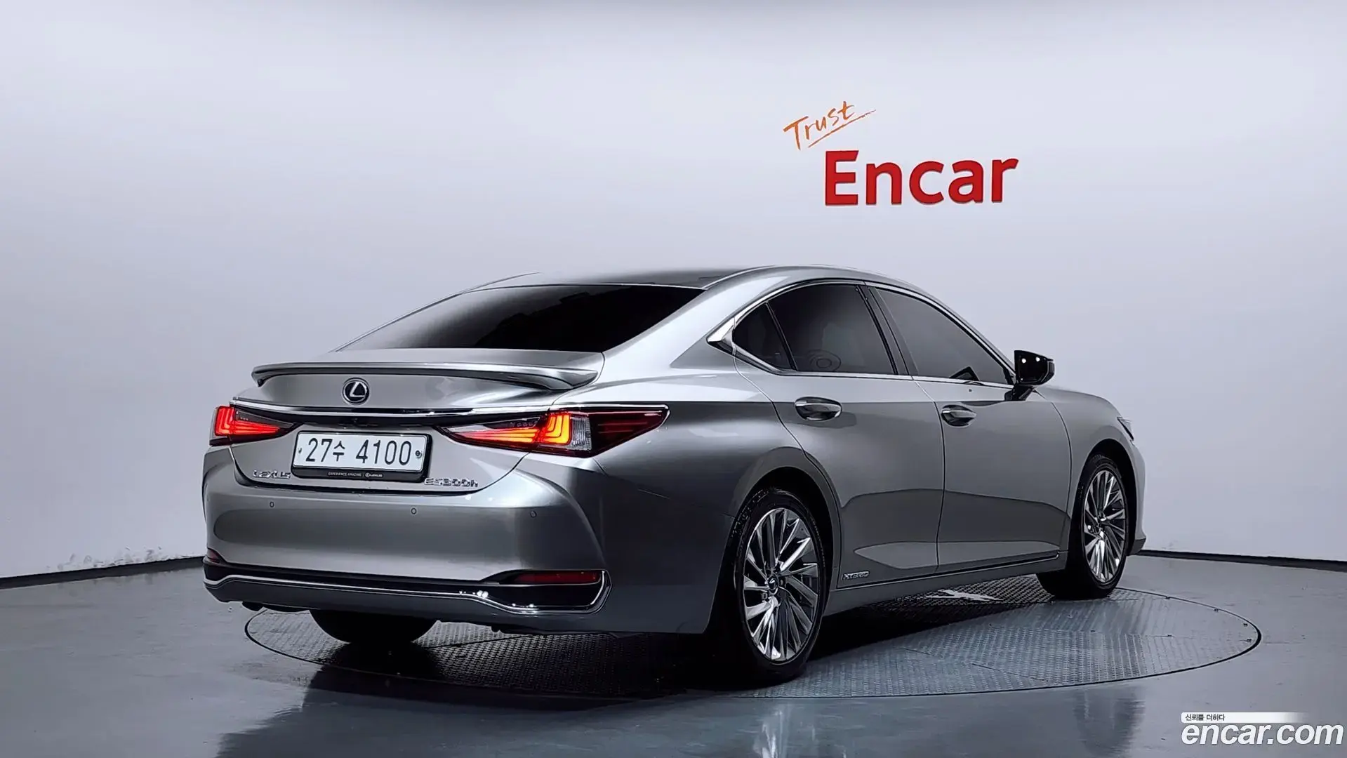 Main__Slider__Photo:ES Lexus 2019.0-1