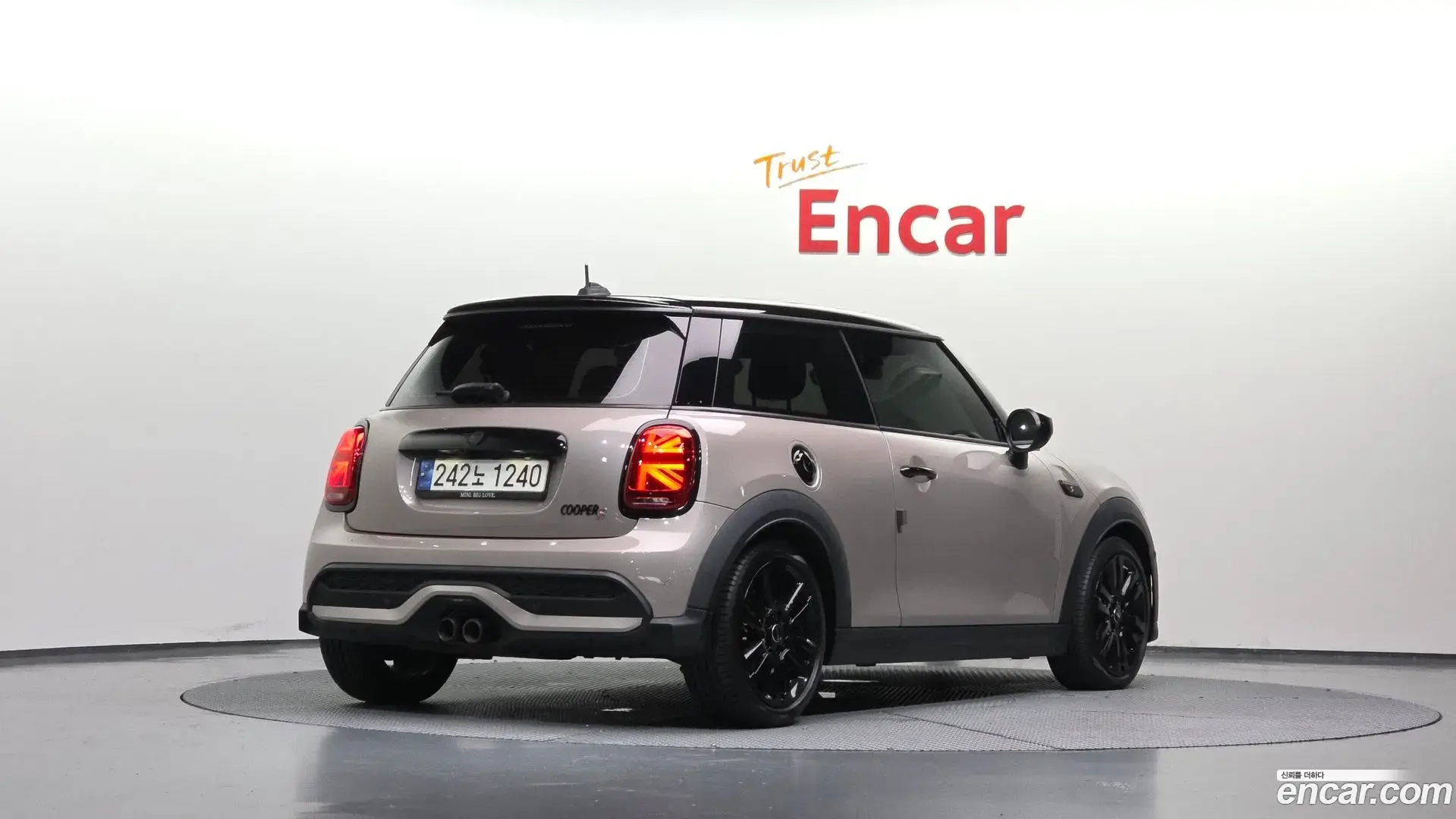 Main__Slider__Photo:Cooper Mini 2023.5-1