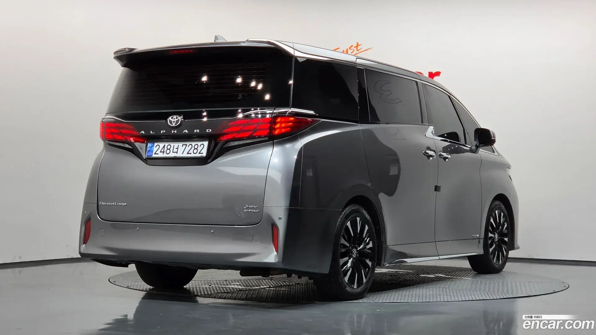 Main__Slider__Photo:Alphard Toyota 2024.6-1